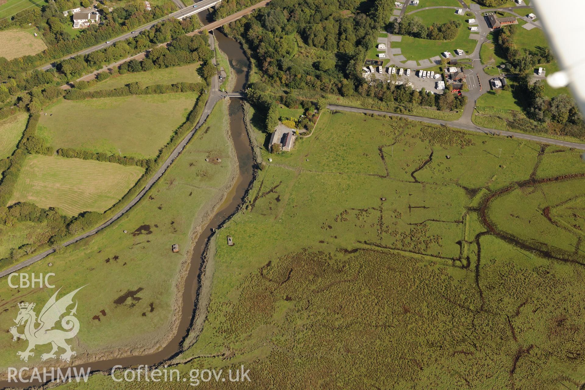 Enclosure at Island House, Gowerton. Oblique aerial photograph taken during the Royal Commission's programme of archaeological aerial reconnaissance by Toby Driver on 30th September 2015.