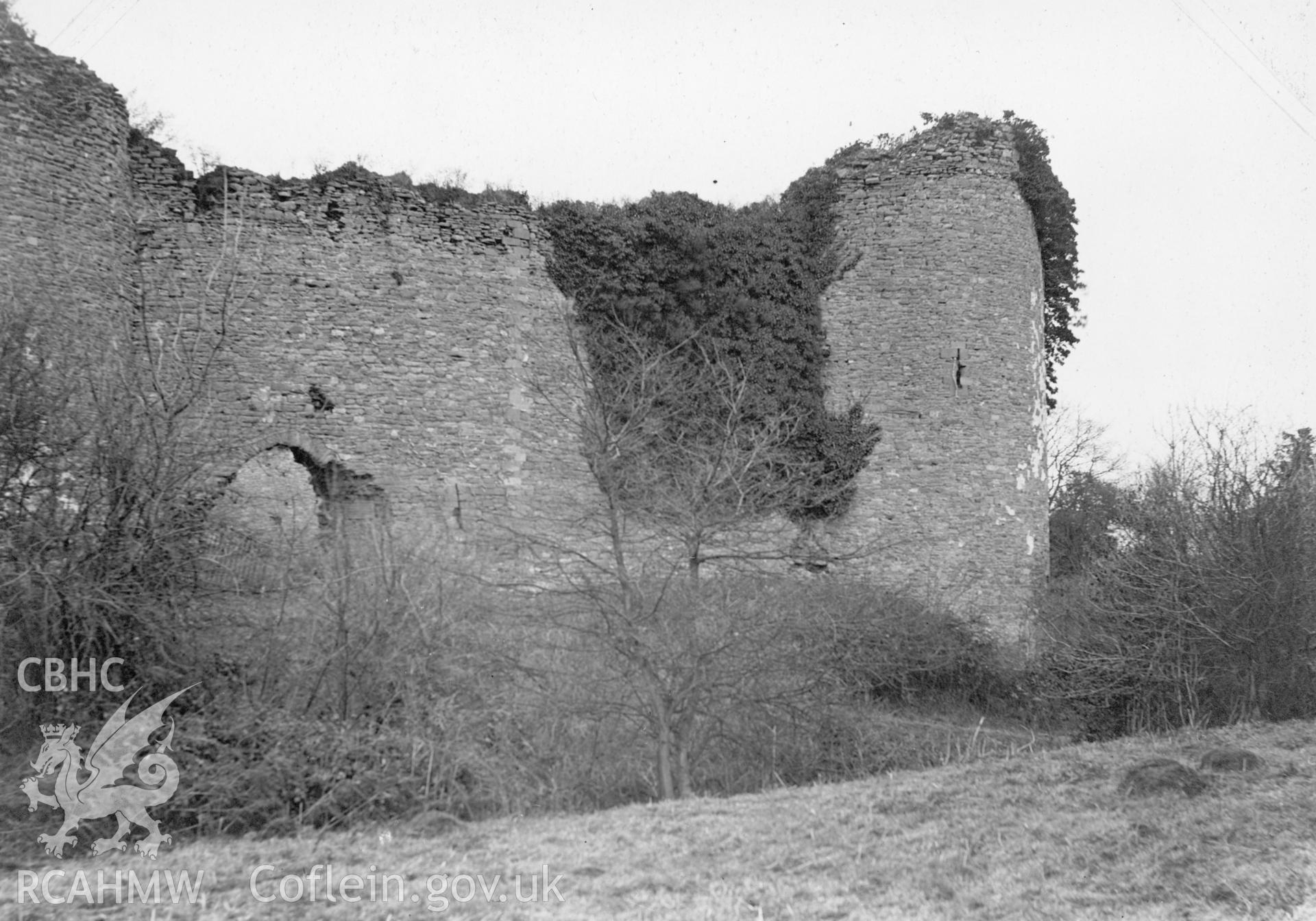 Digital copy of a photograph showing White Castle, dated 1920.