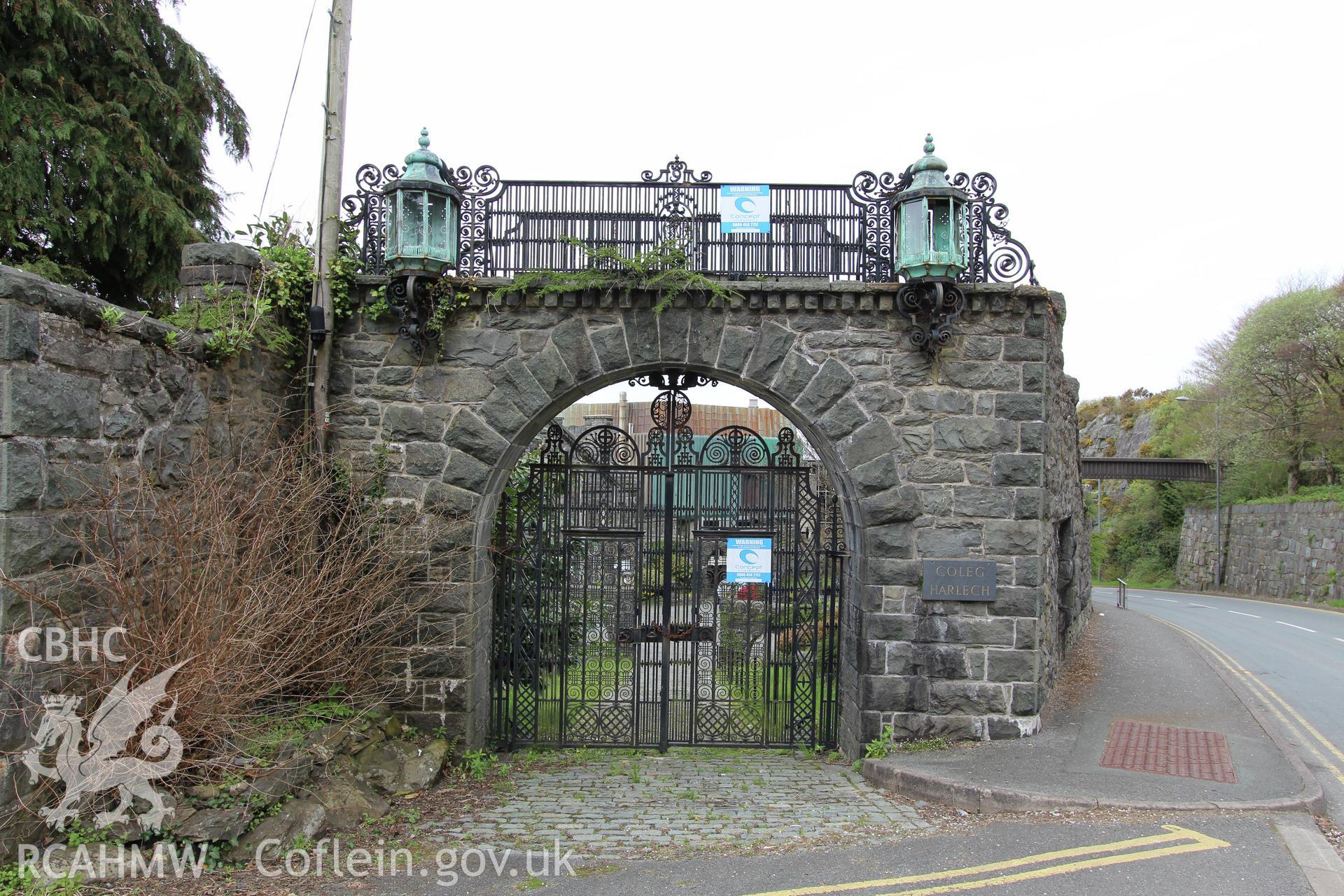 Plas Wernfawr, Harlech, gates to front
