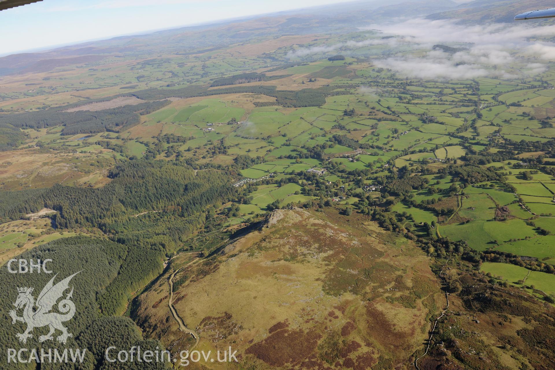 Castell Carndochan's crag and Coed Bryn Bras, overlooking the Lliw Valley, near Llanuwchlyn. Oblique aerial photograph taken during the Royal Commission's programme of archaeological aerial reconnaissance by Toby Driver on 2nd October 2015.