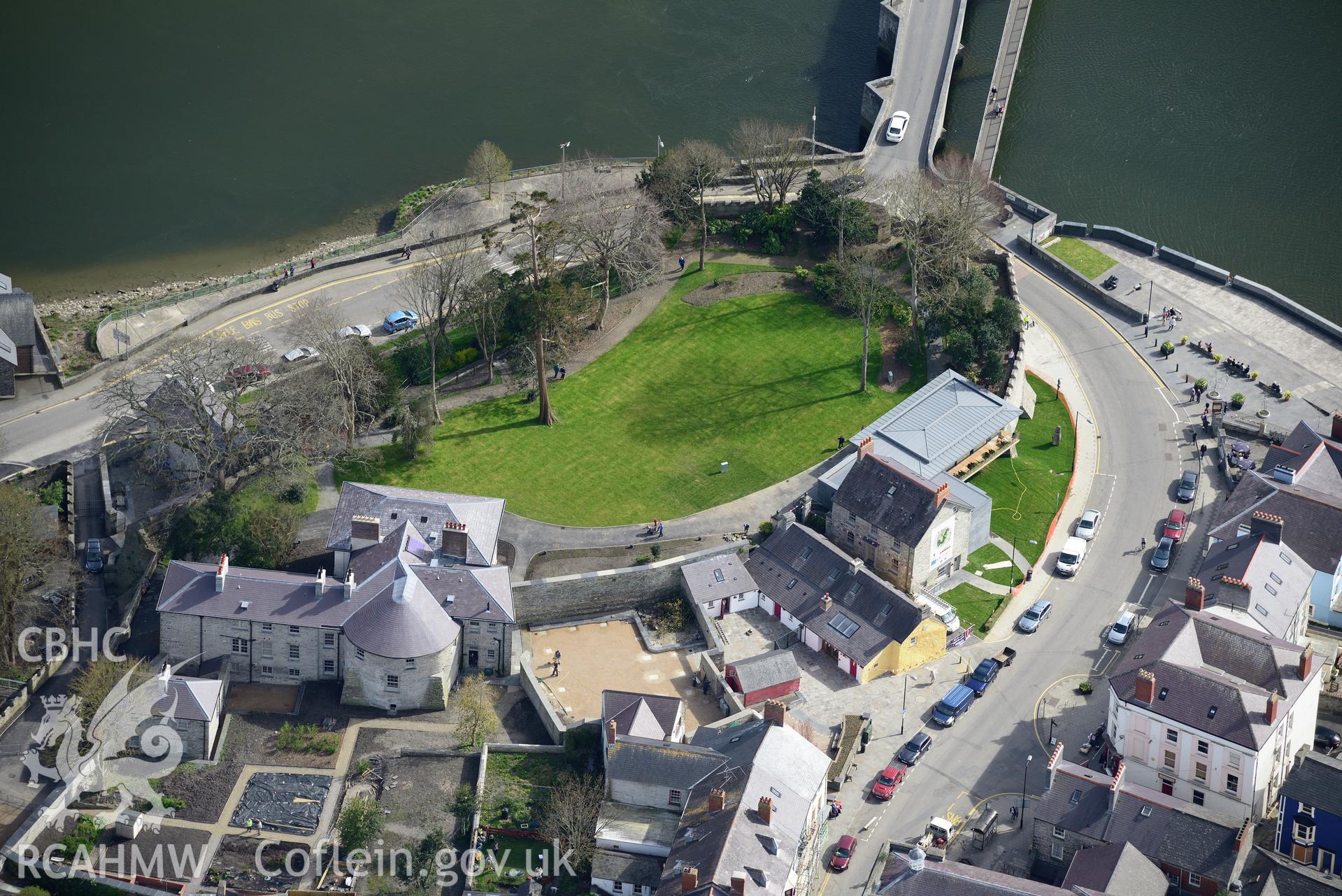 Cardigan Town, Castle, Castle House, Castle Cottages and Castle Gardener's Cottage. Oblique aerial photograph taken during the Royal Commission's programme of archaeological aerial reconnaissance by Toby Driver 15th April 2015.