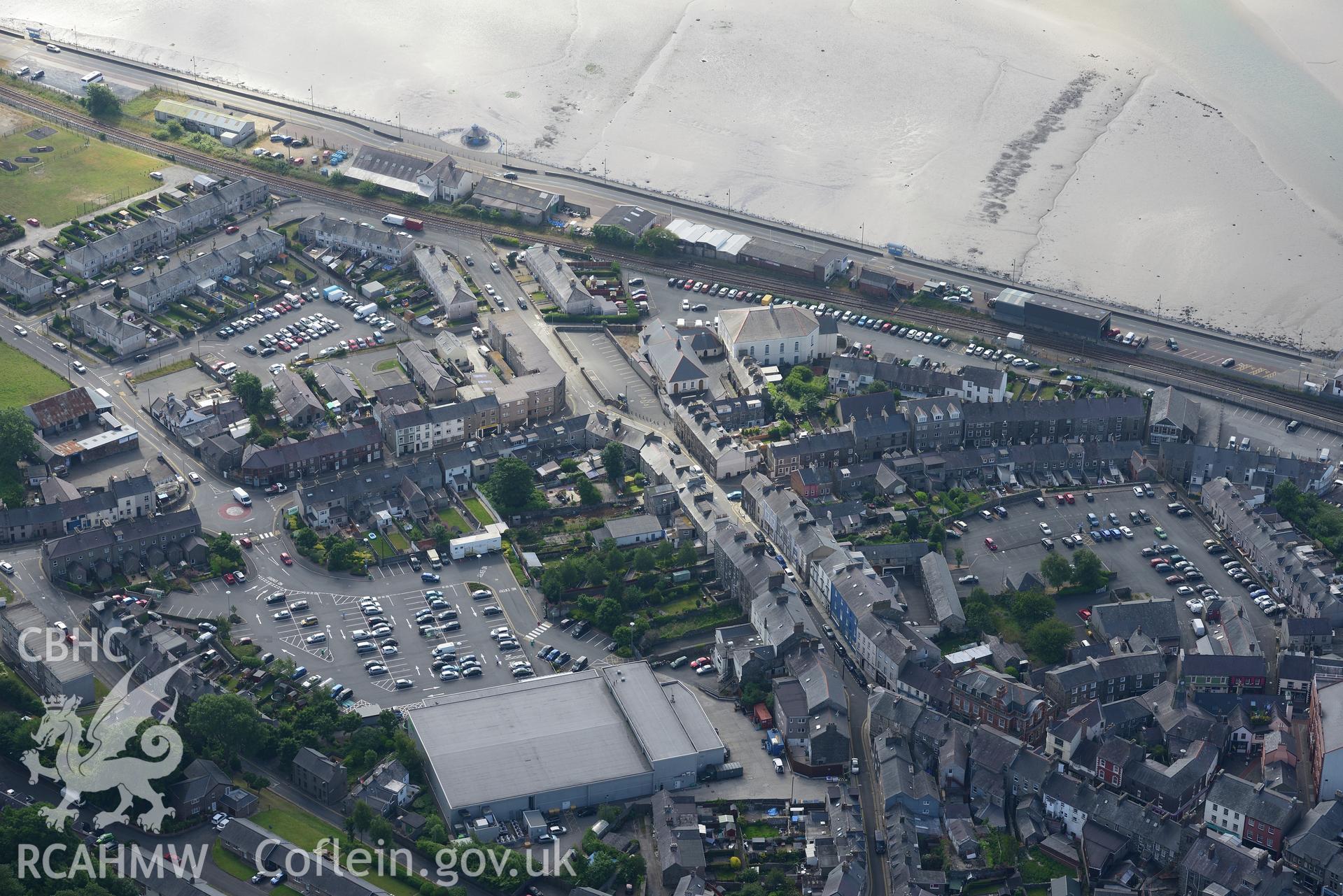 Pen-Mownt Welsh Calvinistic Methodist Chapel and the town of Pwllheli. Oblique aerial photograph taken during the Royal Commission's programme of archaeological aerial reconnaissance by Toby Driver on 23rd June 2015.