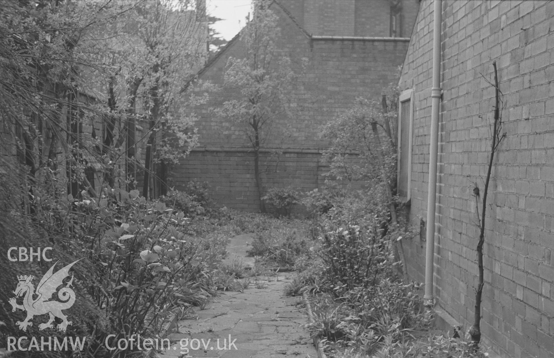 Black and White photograph showing 4 Clarendon Park Road, Leicester.