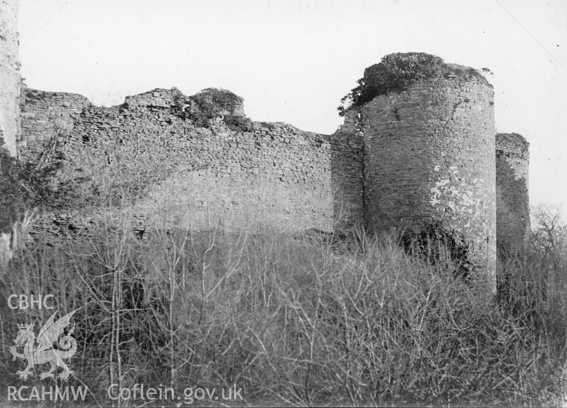 Digital copy of a photograph showing White Castle, dated 1920.