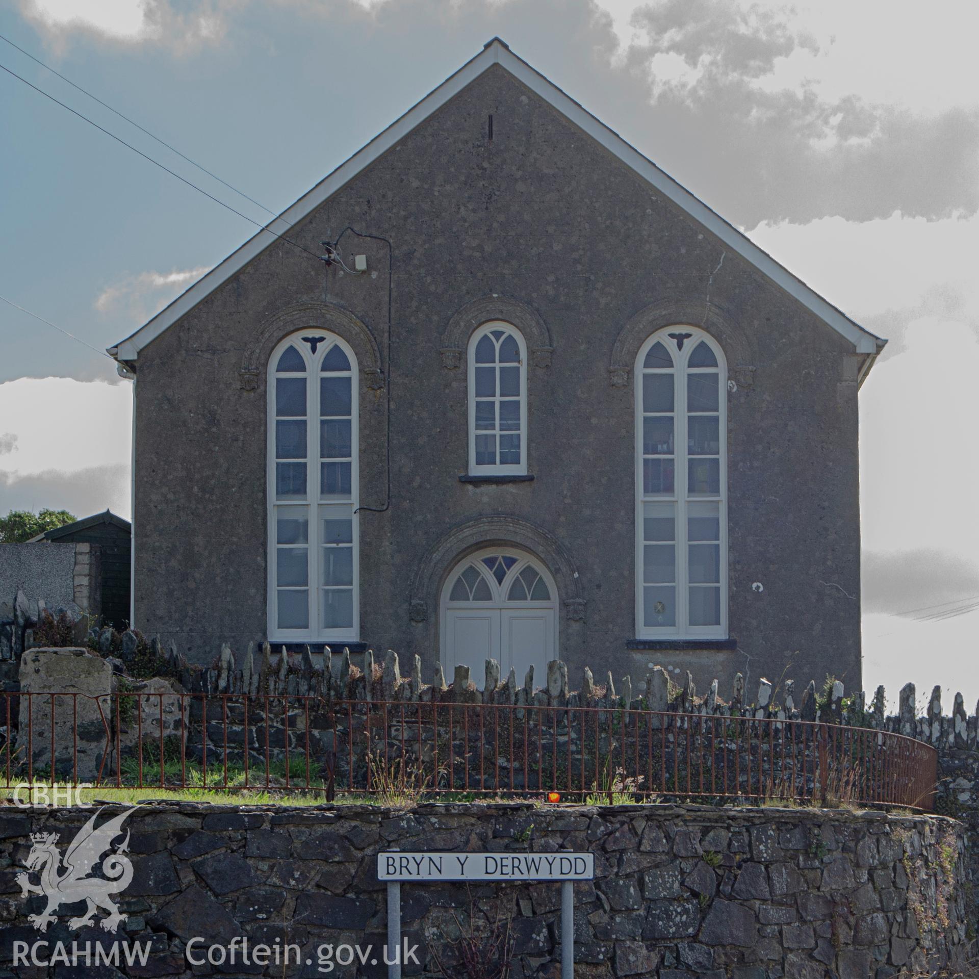 Colour photograph showing front elevation and entrance of Elim Capel Bach Baptist Sunday School, Trefin. Photographed by Richard Barrett on 22nd June 2018.