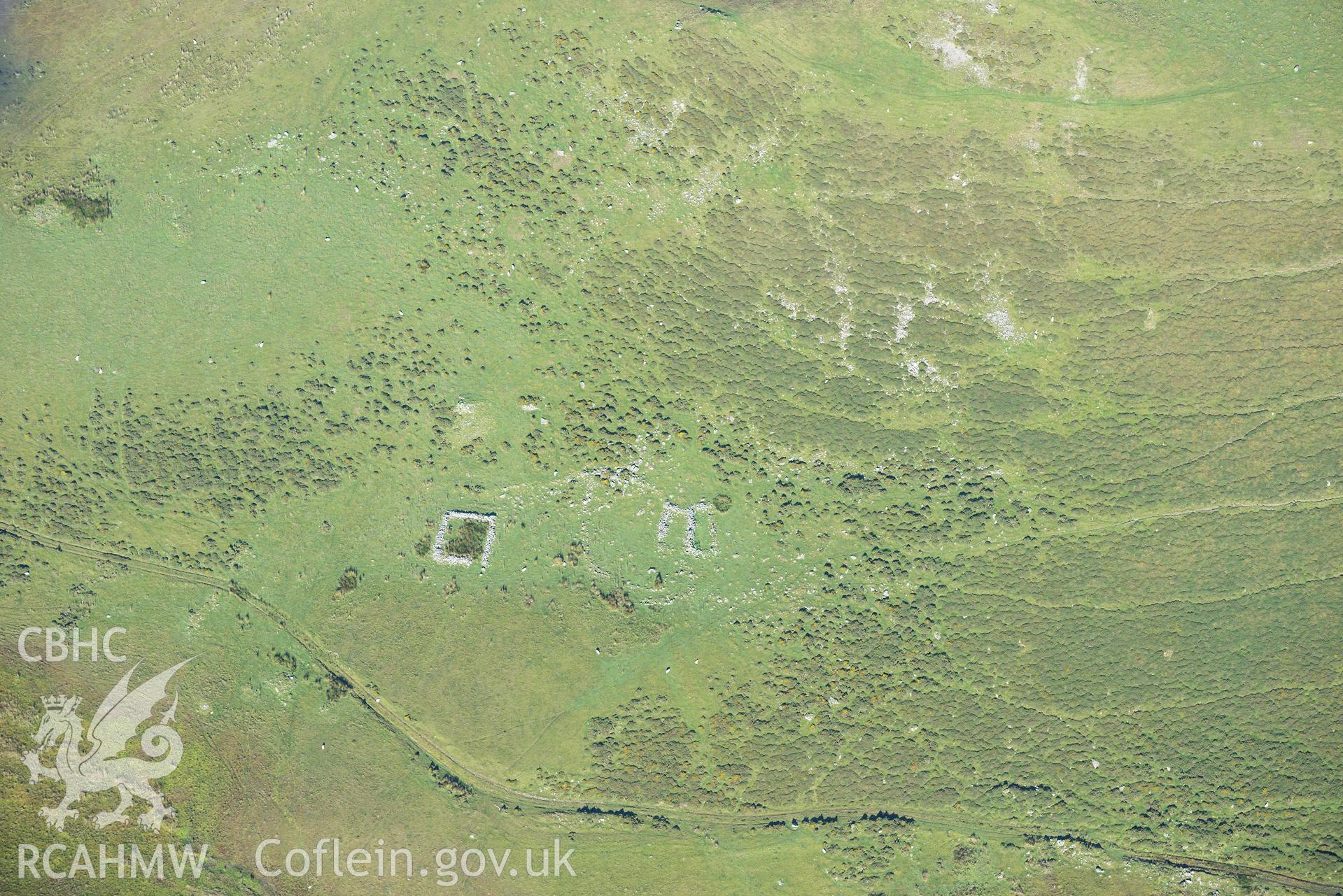 Ruined building and sheepfold east of Hafoty Fach near Llynnau Cregennen, Cadair Idris. Oblique aerial photograph taken during the Royal Commission's programme of archaeological aerial reconnaissance by Toby Driver on 2nd October 2015.