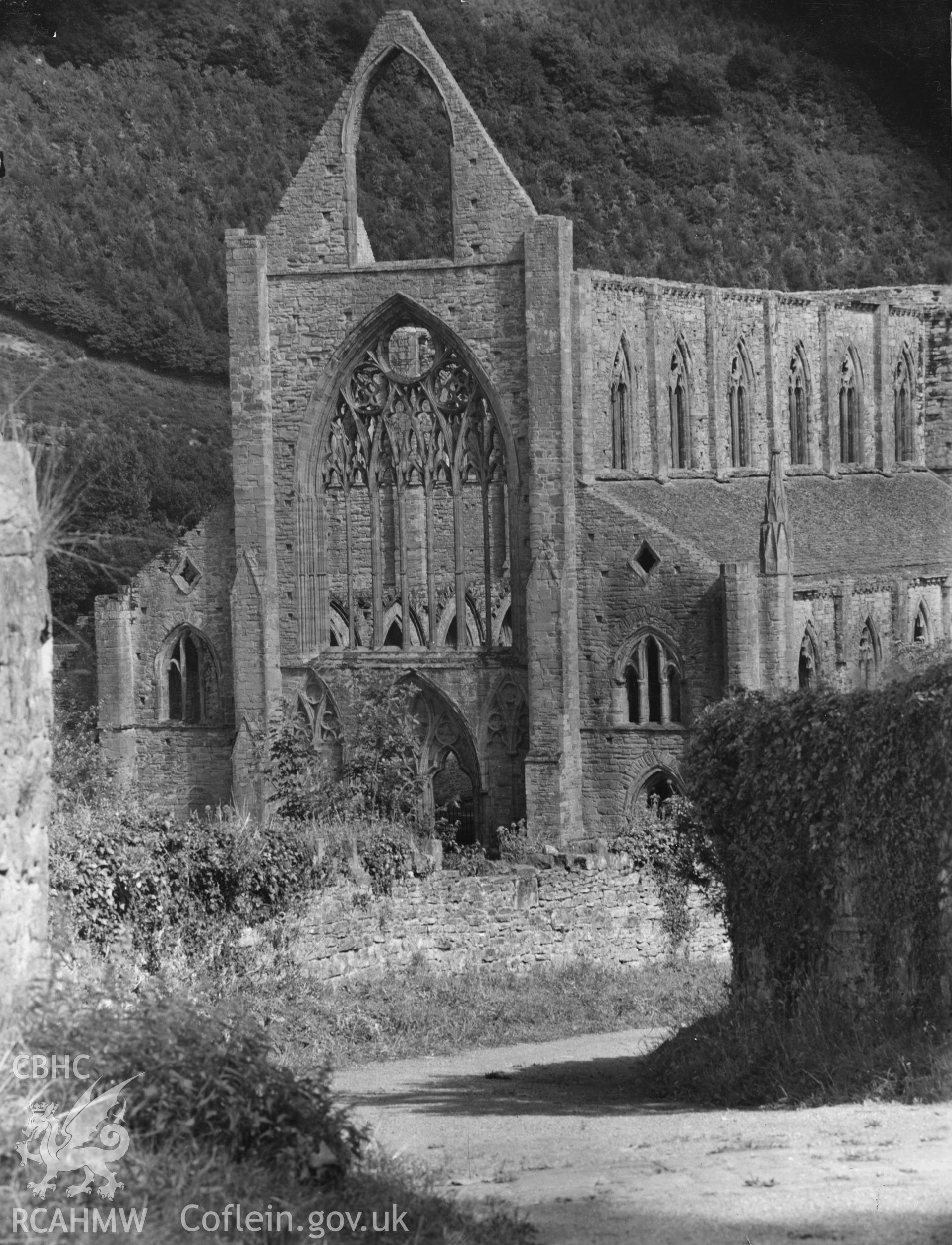 Digital copy of a view of the west front of Tintern Abbey taken by Shirley Jones, dated 1944.