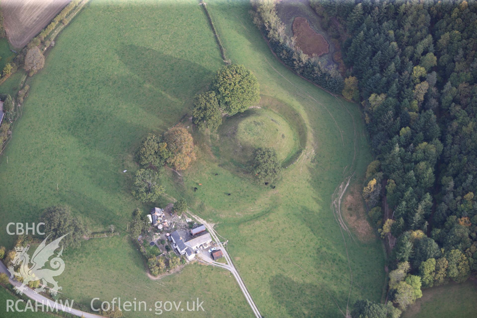 RCAHMW colour oblique photograph of Sycharth Castle, Llansilin, Sycarth Castle. Taken by Toby Driver on 04/10/2011.