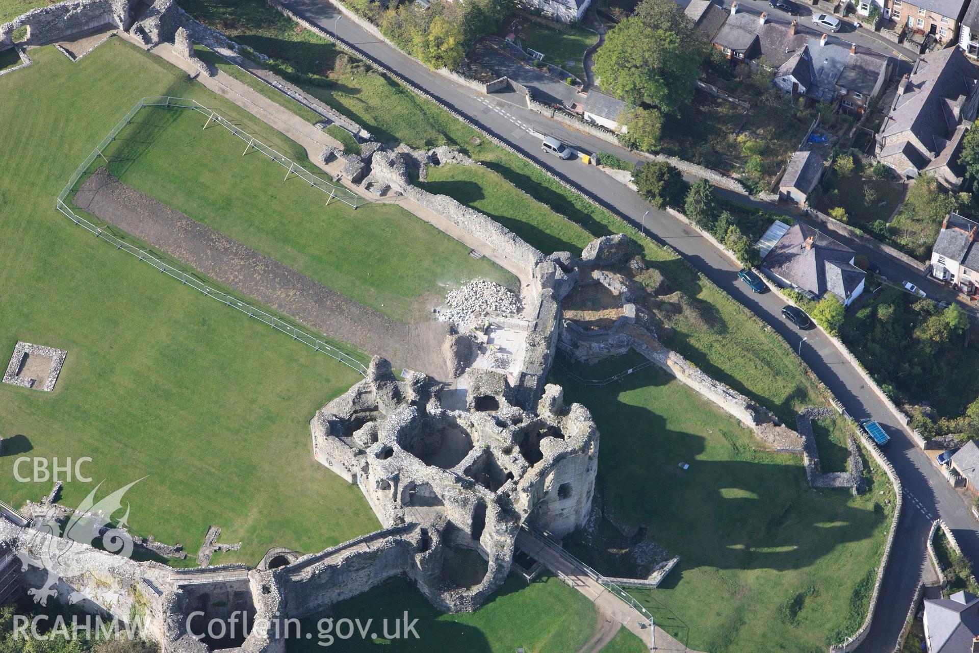 RCAHMW colour oblique photograph of Denbigh Castle. Taken by Toby Driver on 04/10/2011.