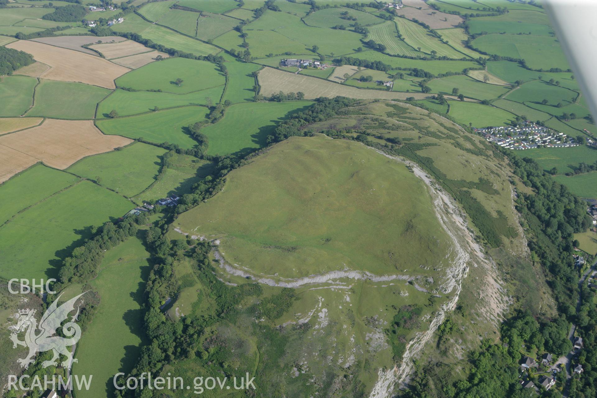 RCAHMW colour oblique photograph of Pen-y-Corddyn Mawr. Taken by Toby Driver and Oliver Davies on 27/07/2011.