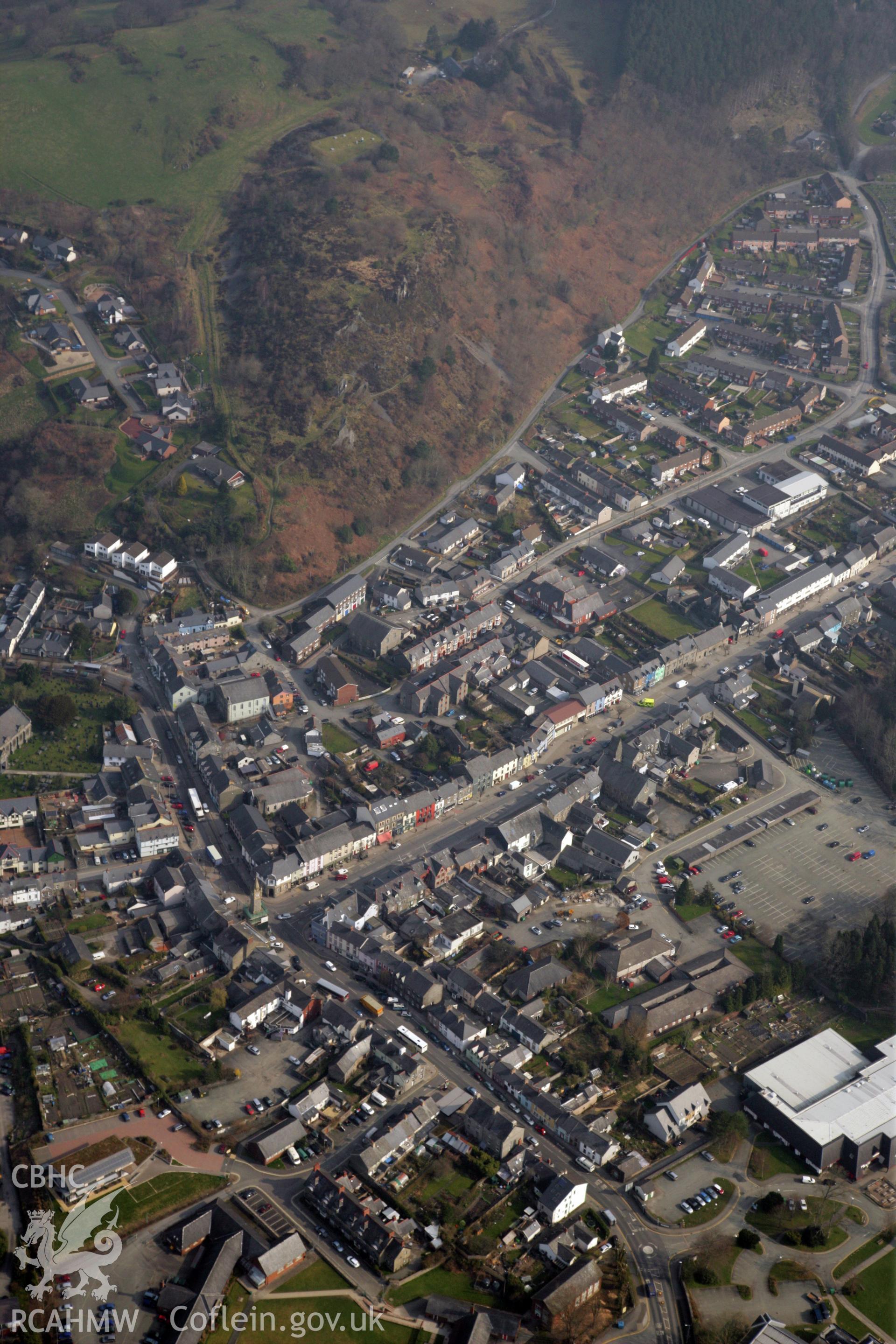 RCAHMW colour oblique photograph of Machynlleth. Taken by Toby Driver on 25/03/2011.