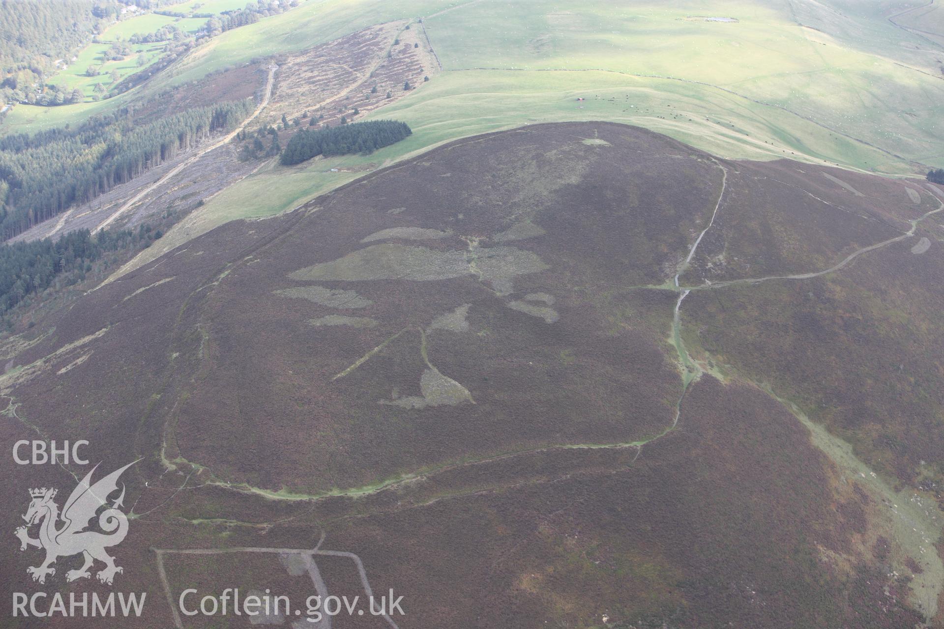 RCAHMW colour oblique photograph of Foel Fenlli Hillfort. Taken by Toby Driver on 04/10/2011.