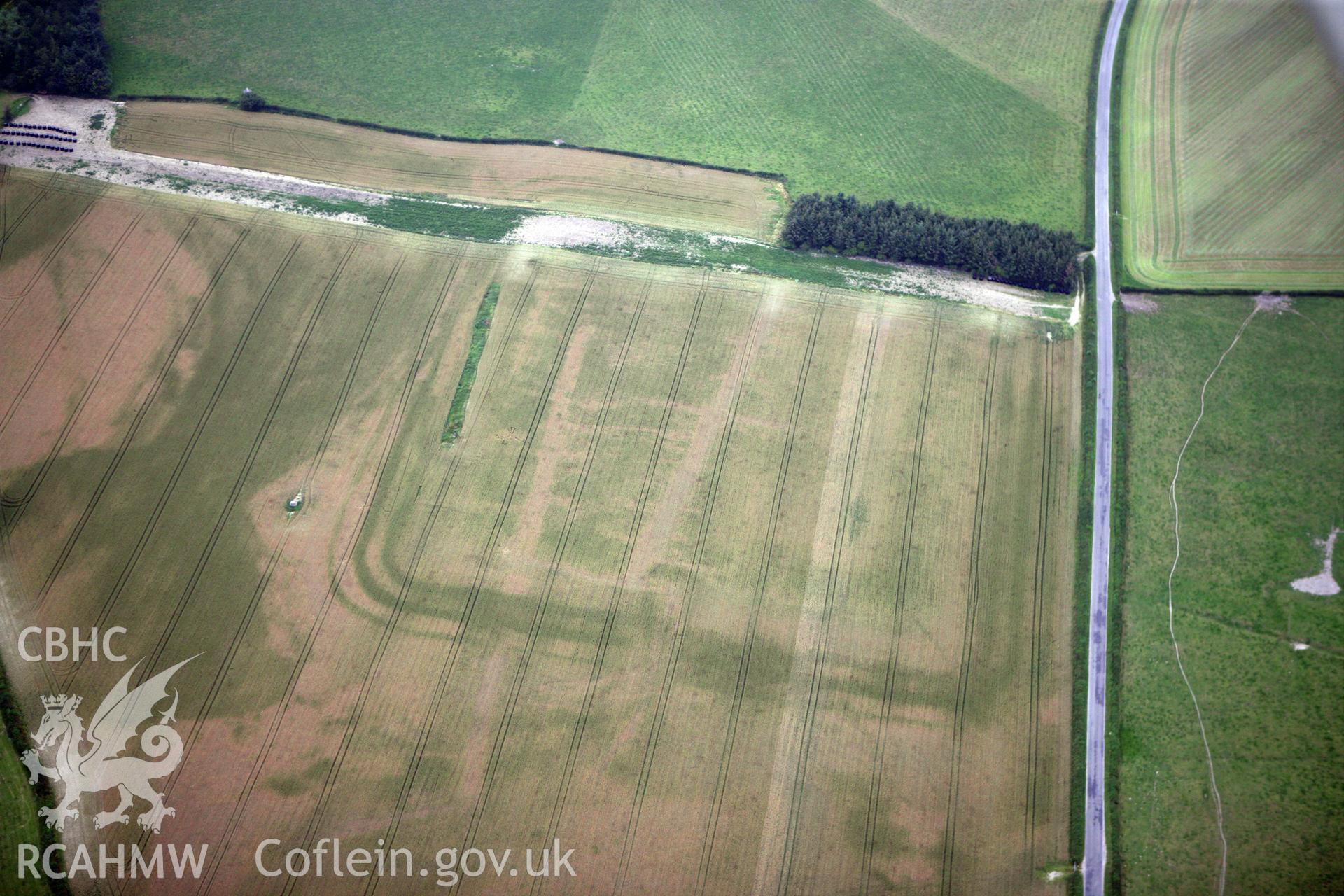 RCAHMW colour oblique photograph of Forden Gaer Roman settlement. Taken by Toby Driver and Oliver Davies on 27/07/2011.