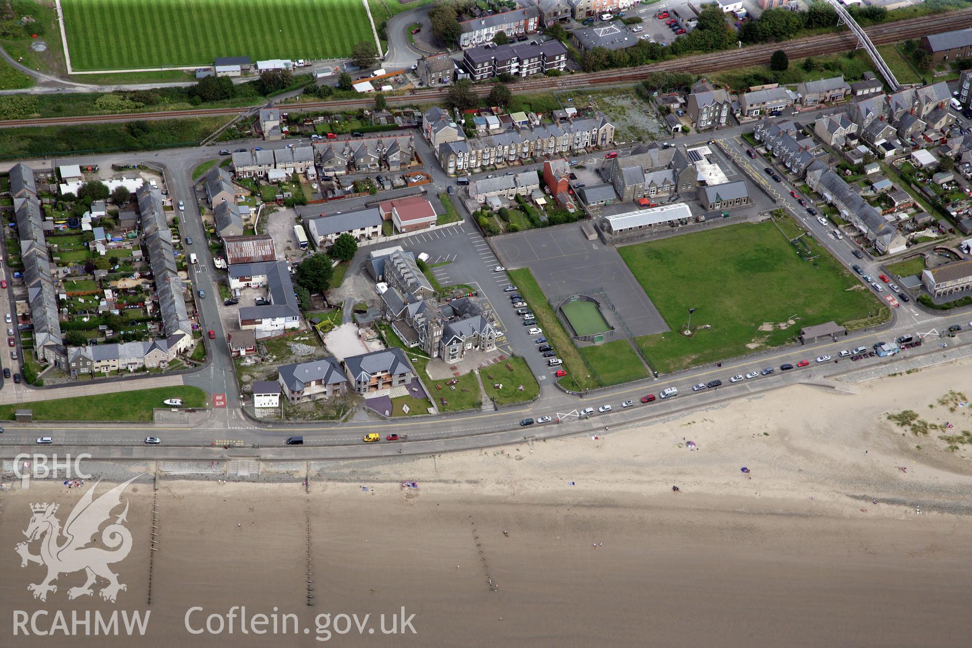 RCAHMW colour oblique photograph of Barmouth, from the west. Taken by Toby Driver on 17/08/2011.