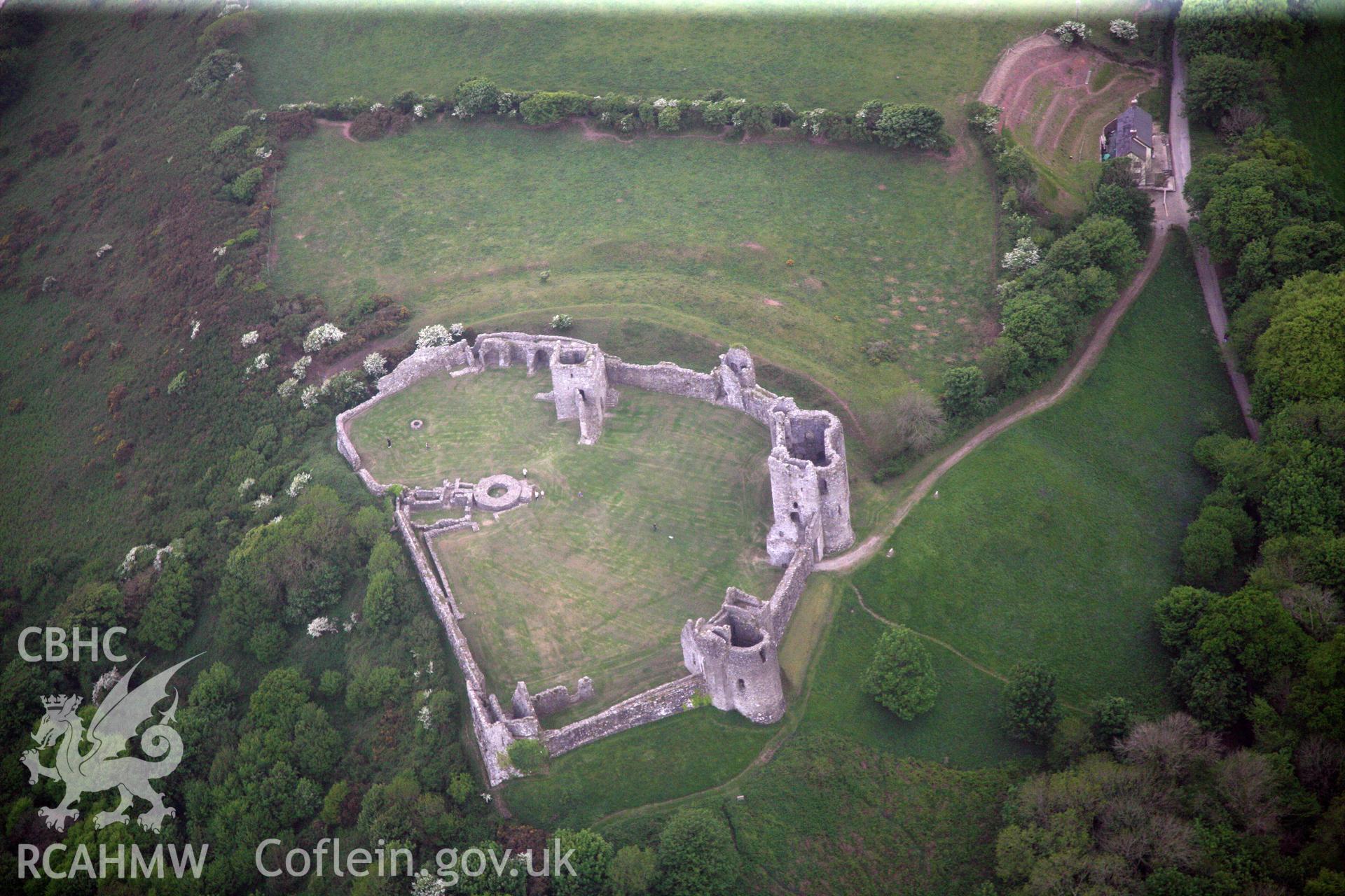 RCAHMW colour oblique photograph of Llansteffan Castle. Taken by Toby Driver and Oliver Davies on 04/05/2011.