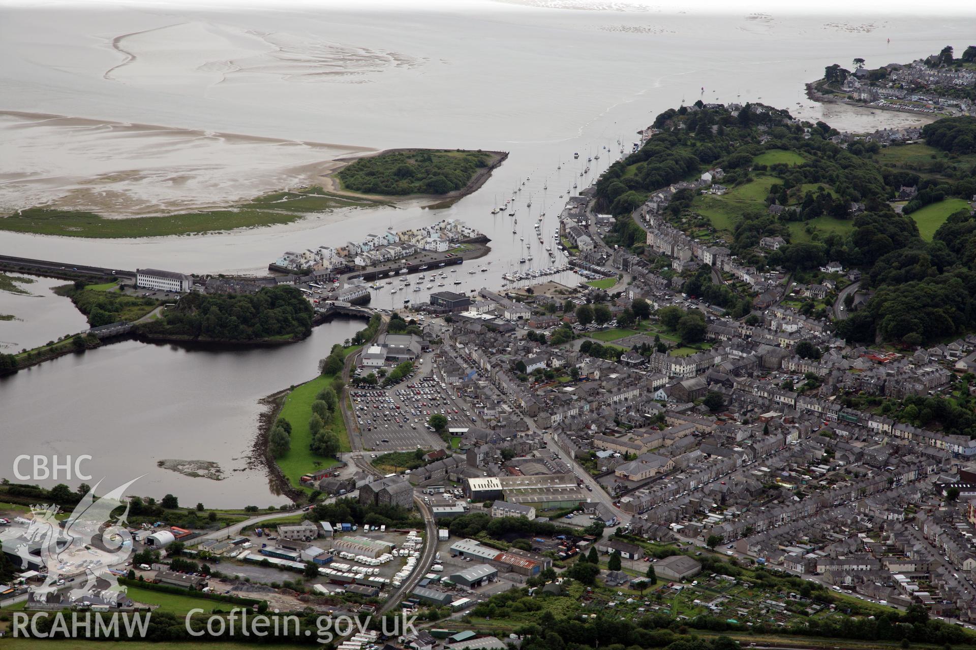 RCAHMW colour oblique photograph of Porthmadog. Taken by Toby Driver on 17/08/2011.