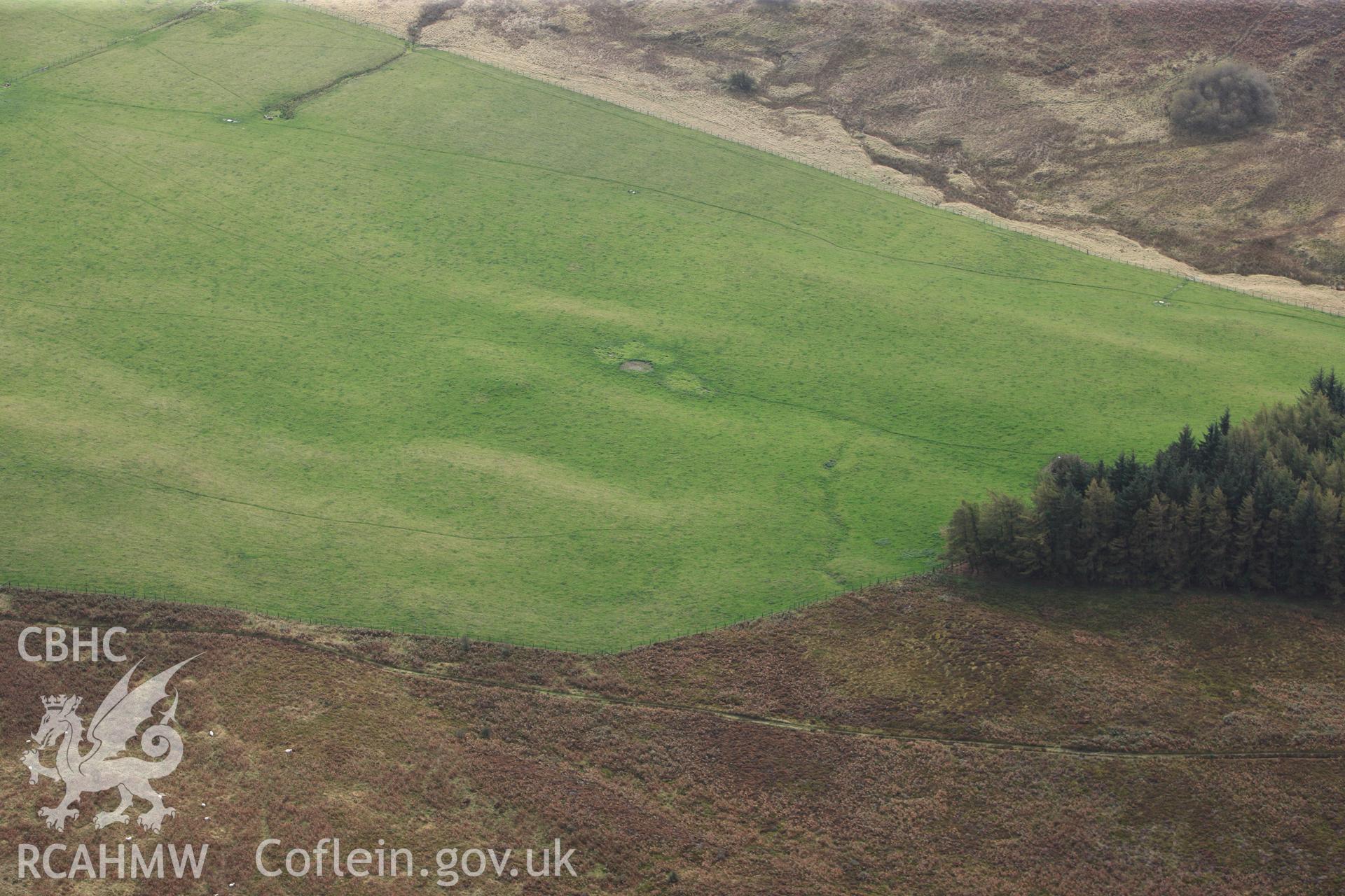 RCAHMW colour oblique photograph of Blaen Nant Barrow. Taken by Toby Driver on 04/10/2011.