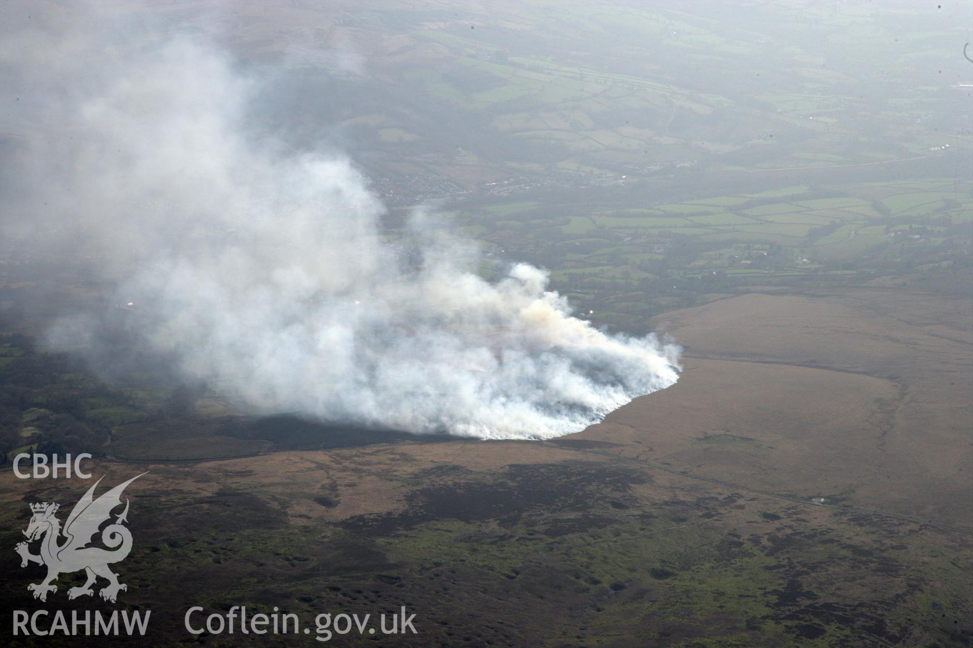 RCAHMW colour oblique photograph of Banc Crucorfod round cairn, with grass fire. Taken by Toby Driver and Oliver Davies on 28/03/2012.
