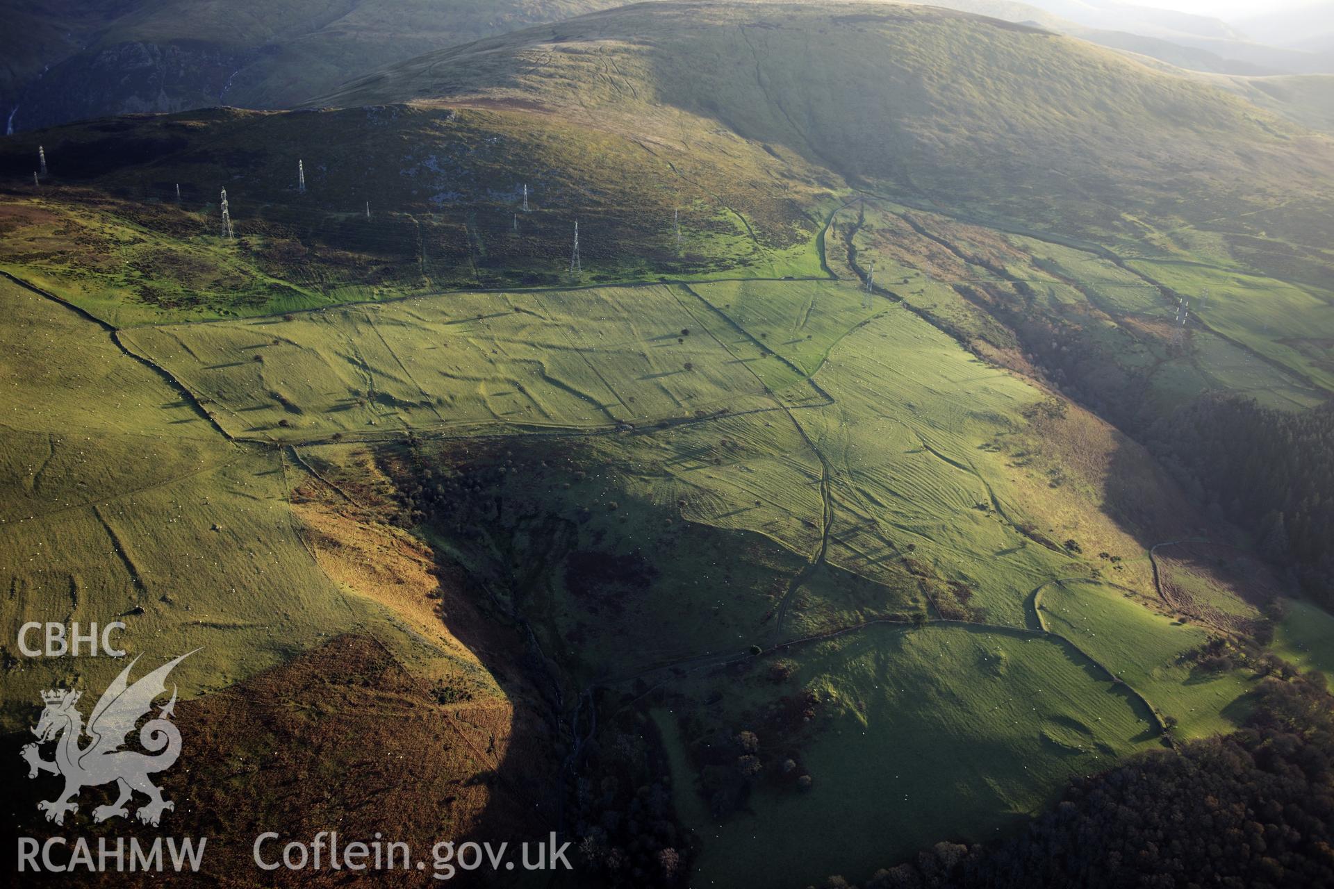 RCAHMW colour oblique photograph of Ffridd Ddu field system, and landscape. Taken by Toby Driver on 10/12/2012.