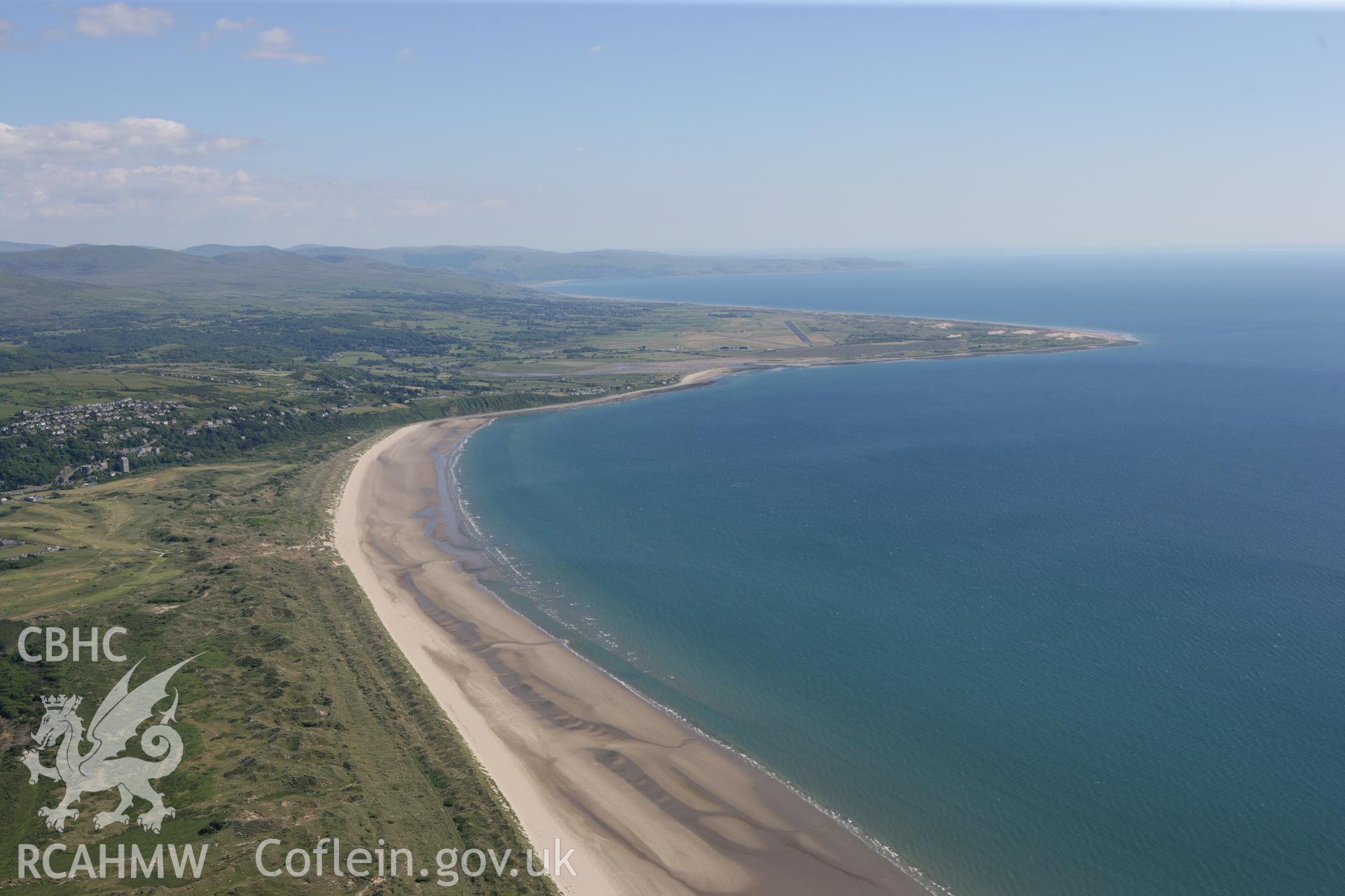RCAHMW colour oblique photograph of Harlech, looking south towards Shell Island. Taken by Toby Driver on 16/06/2010.