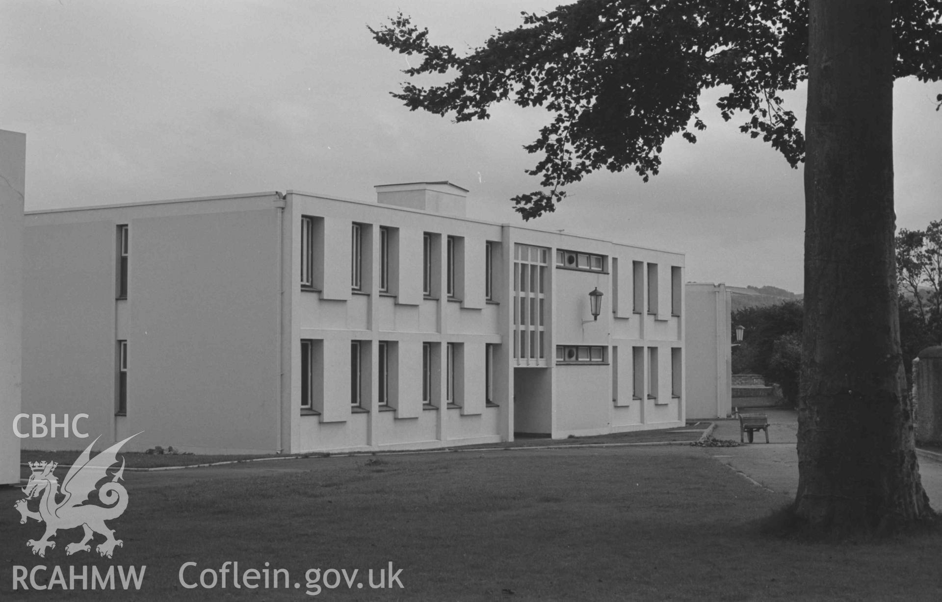 Digital copy of a black and white negative showing the new college buildings (Harfod accommodation block) immediately south of the Canterbury building at Lampeter College. Photographed by Arthur Chater on 21 August 1968. Looking south east from Grid Reference SN 579 481.