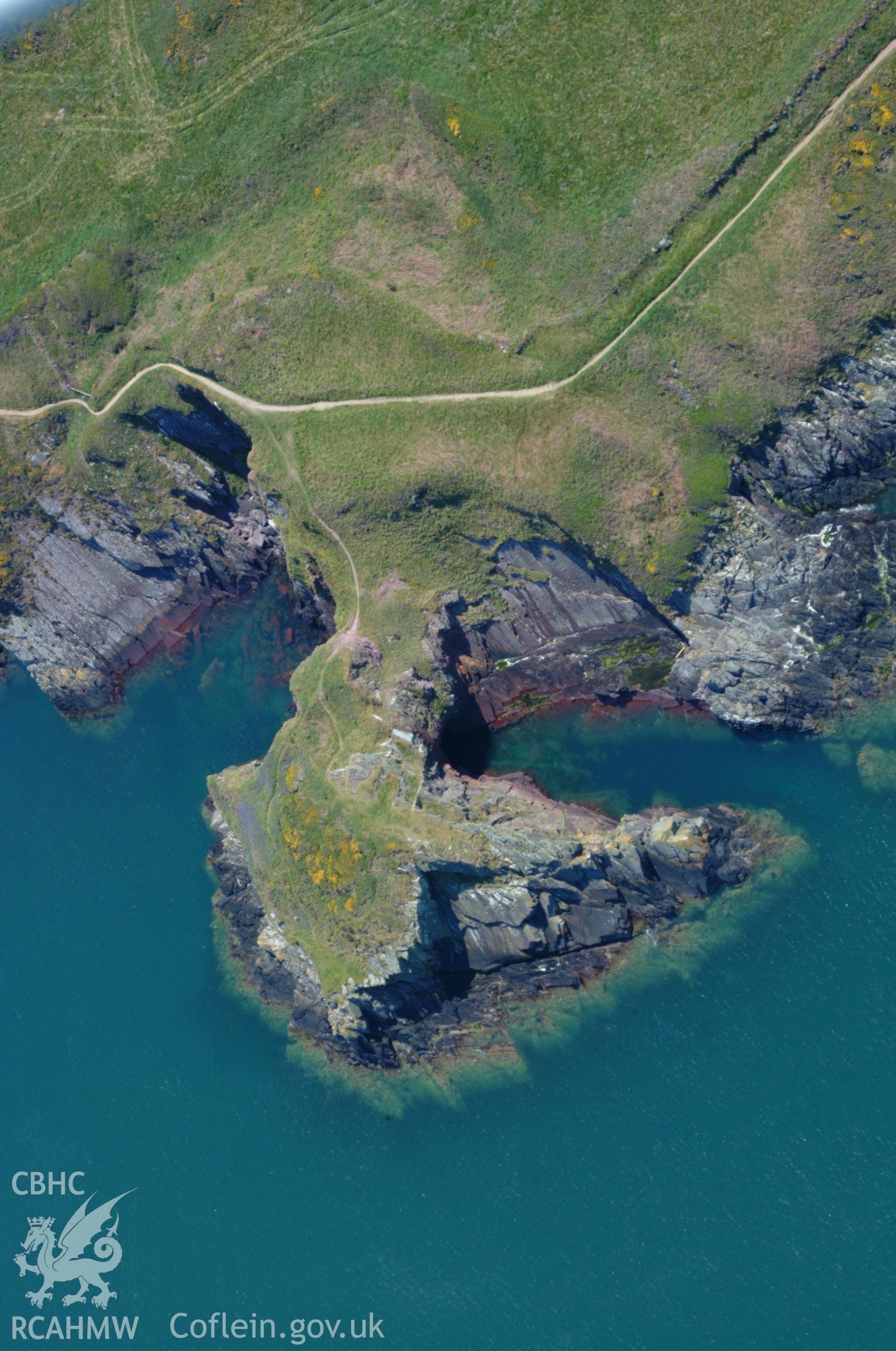 RCAHMW colour oblique aerial photograph of Castell Henif taken on 25/05/2004 by Toby Driver