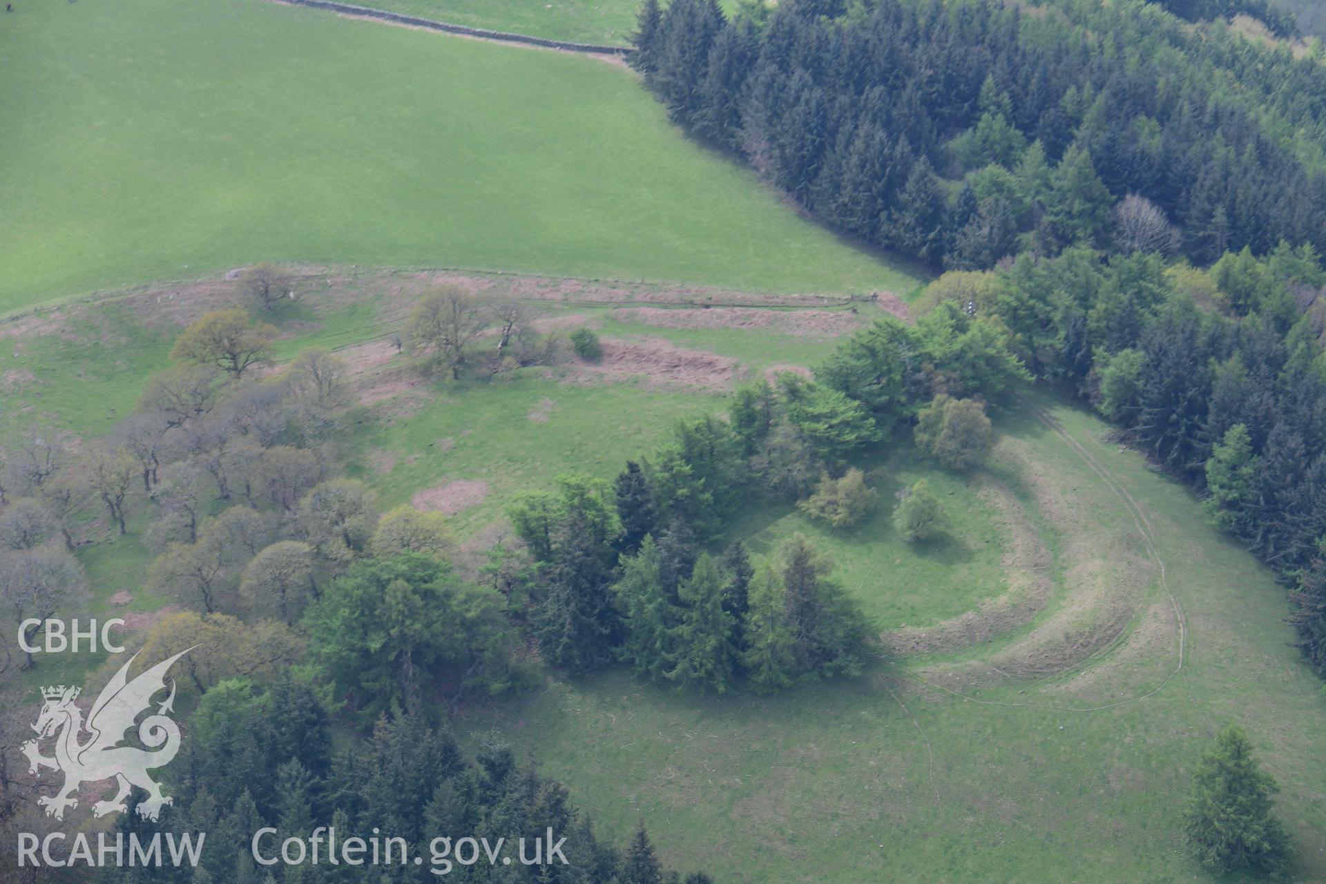 Tump Wood Camp, with parching on ramparts. Oblique aerial photograph taken during the Royal Commission's programme of archaeological aerial reconnaissance by Toby Driver on 29 April 2022.