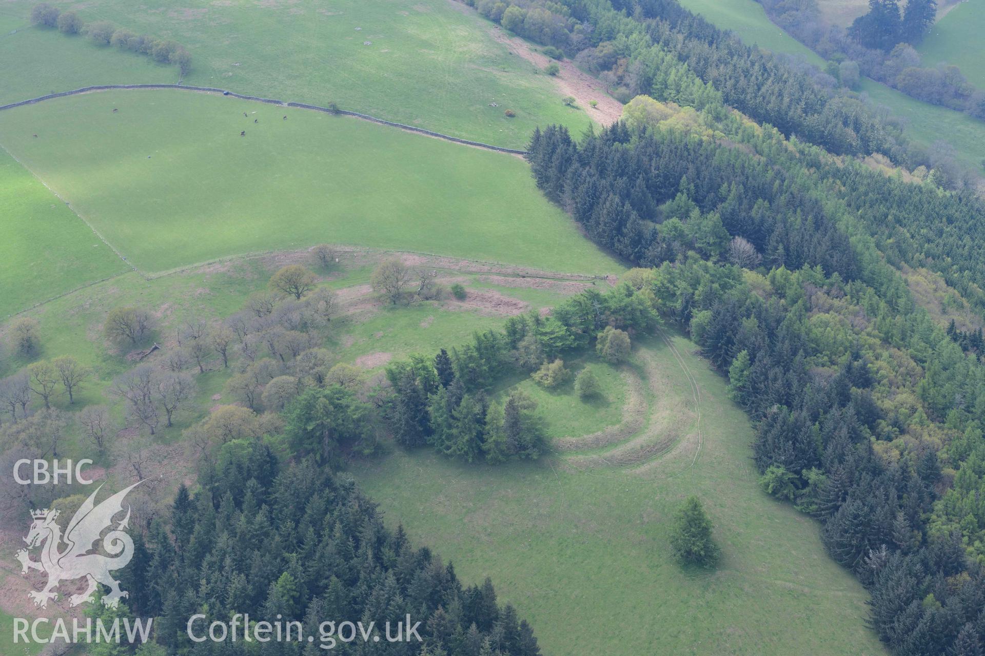 Tump Wood Camp, with parching on ramparts. Oblique aerial photograph taken during the Royal Commission's programme of archaeological aerial reconnaissance by Toby Driver on 29 April 2022.