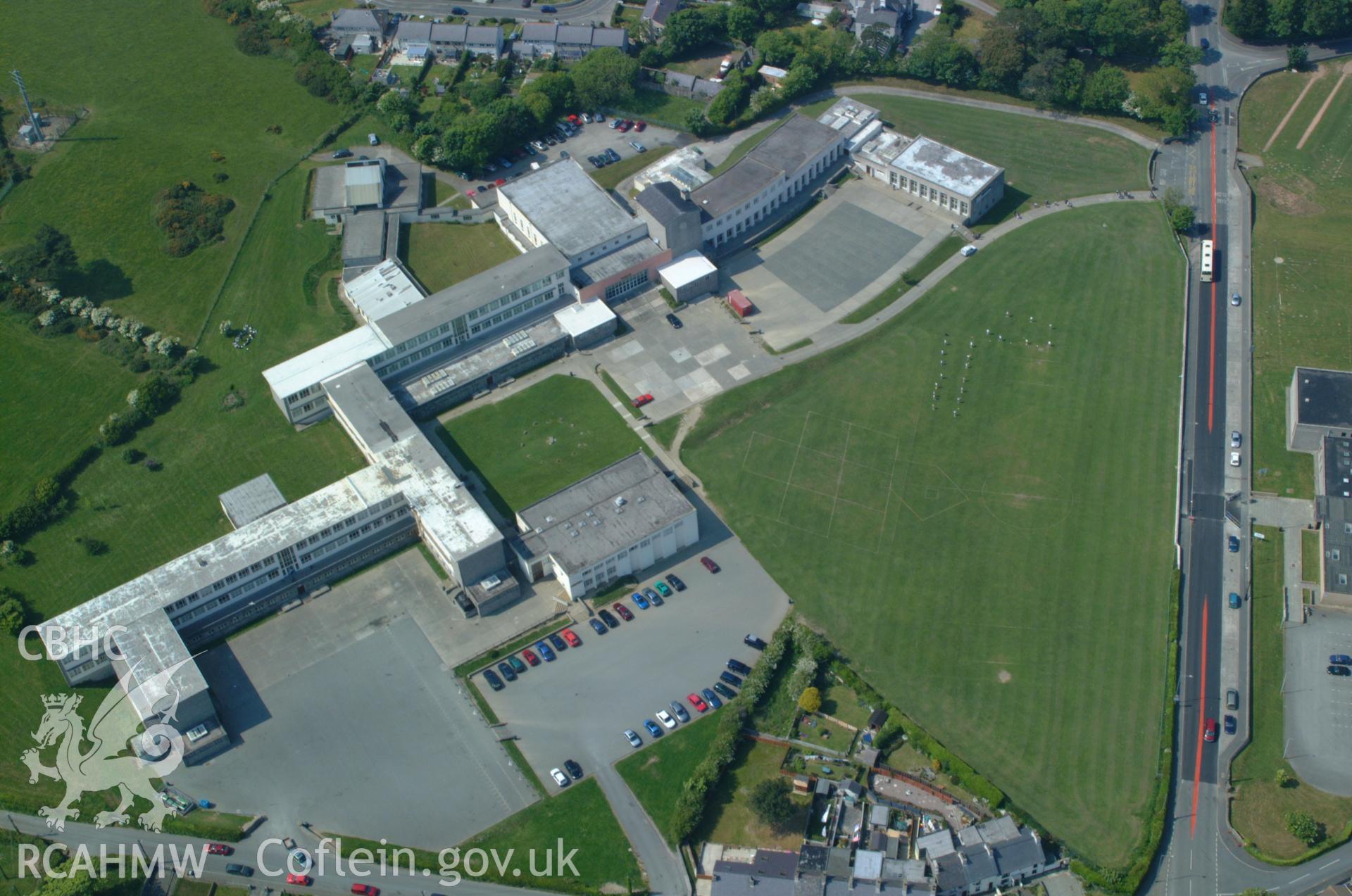 RCAHMW colour oblique aerial photograph of Ysgol Syr Thomas Jones, Amlwch. Taken on 26 May 2004 by Toby Driver