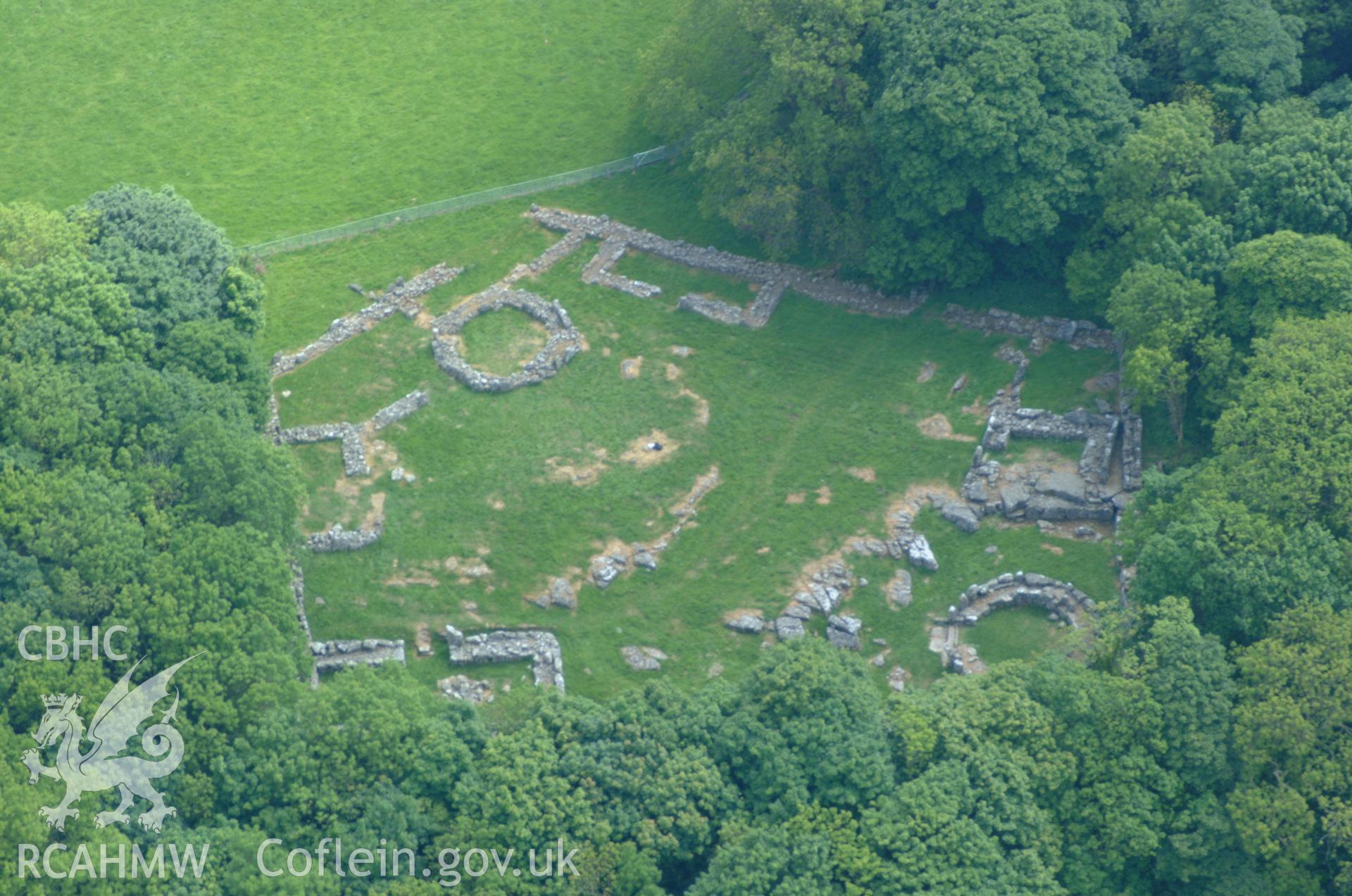 RCAHMW colour oblique aerial photograph of Din Lligwy settlement, Moelfre taken on 26/05/2004 by Toby Driver