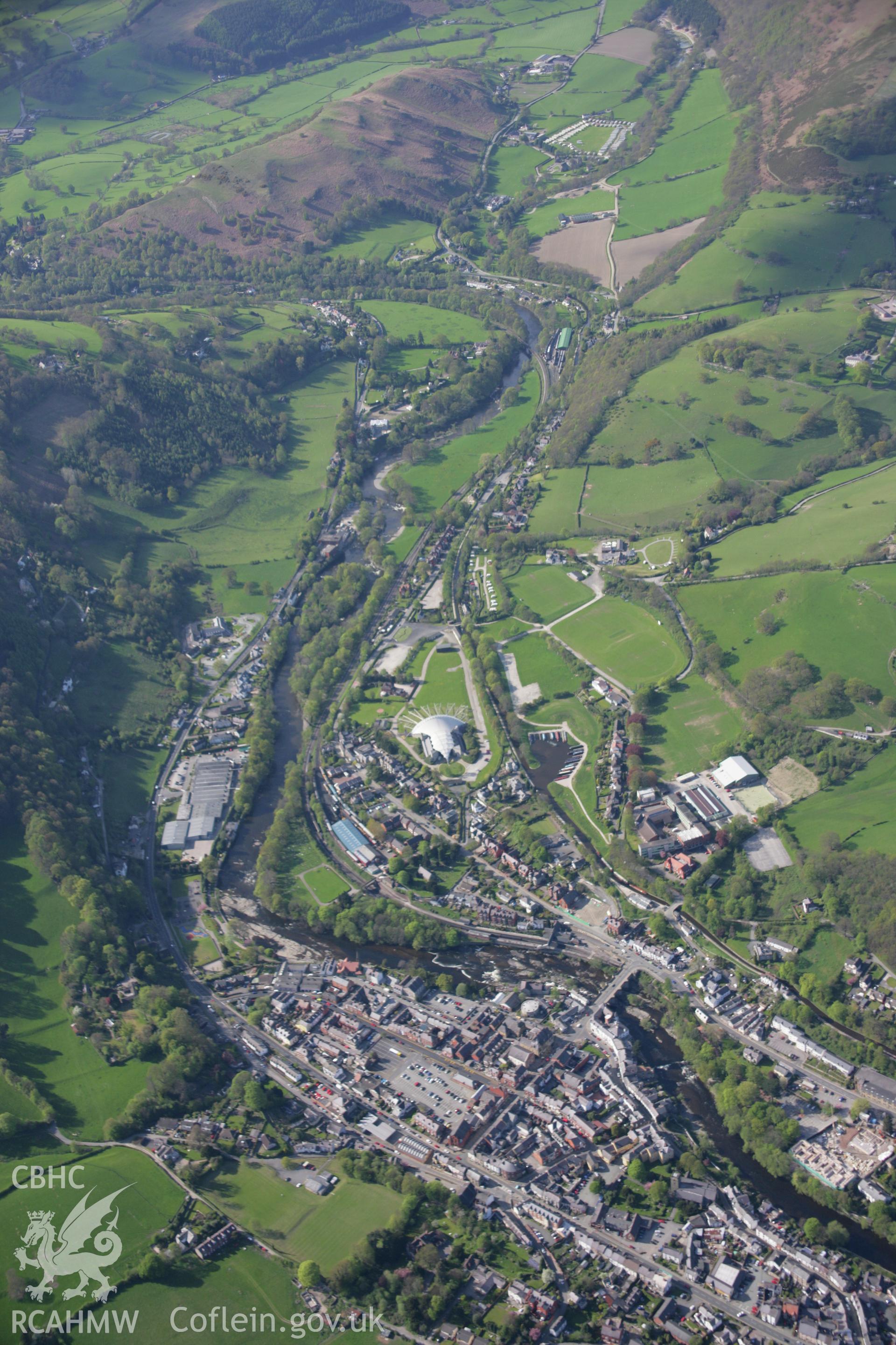 RCAHMW digital colour oblique photograph of Llangollen viewed from the south-east. Taken on 05/05/2006 by T.G. Driver.