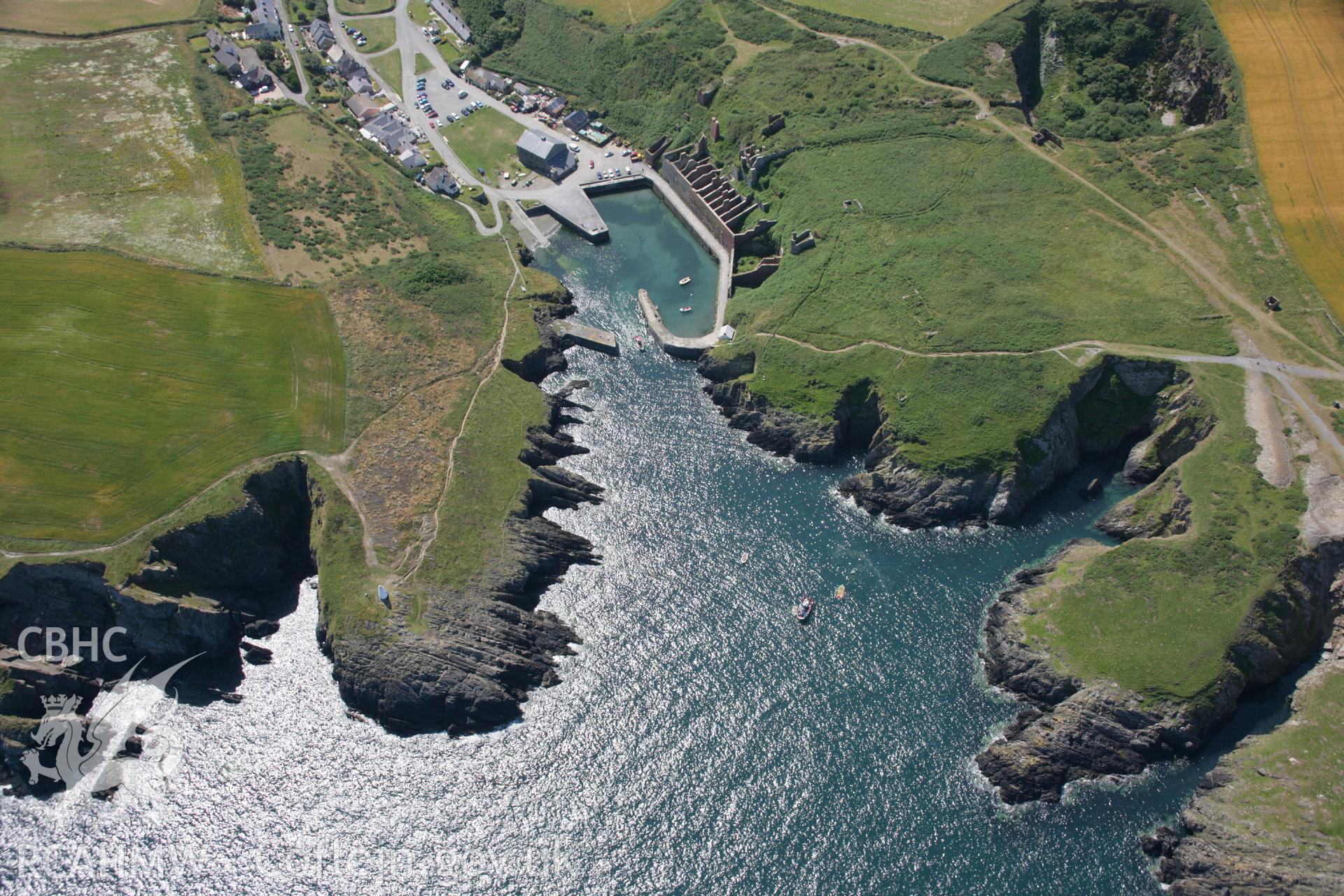 RCAHMW colour oblique aerial photograph of Porthgain. Taken on 14 July 2006 by Toby Driver.
