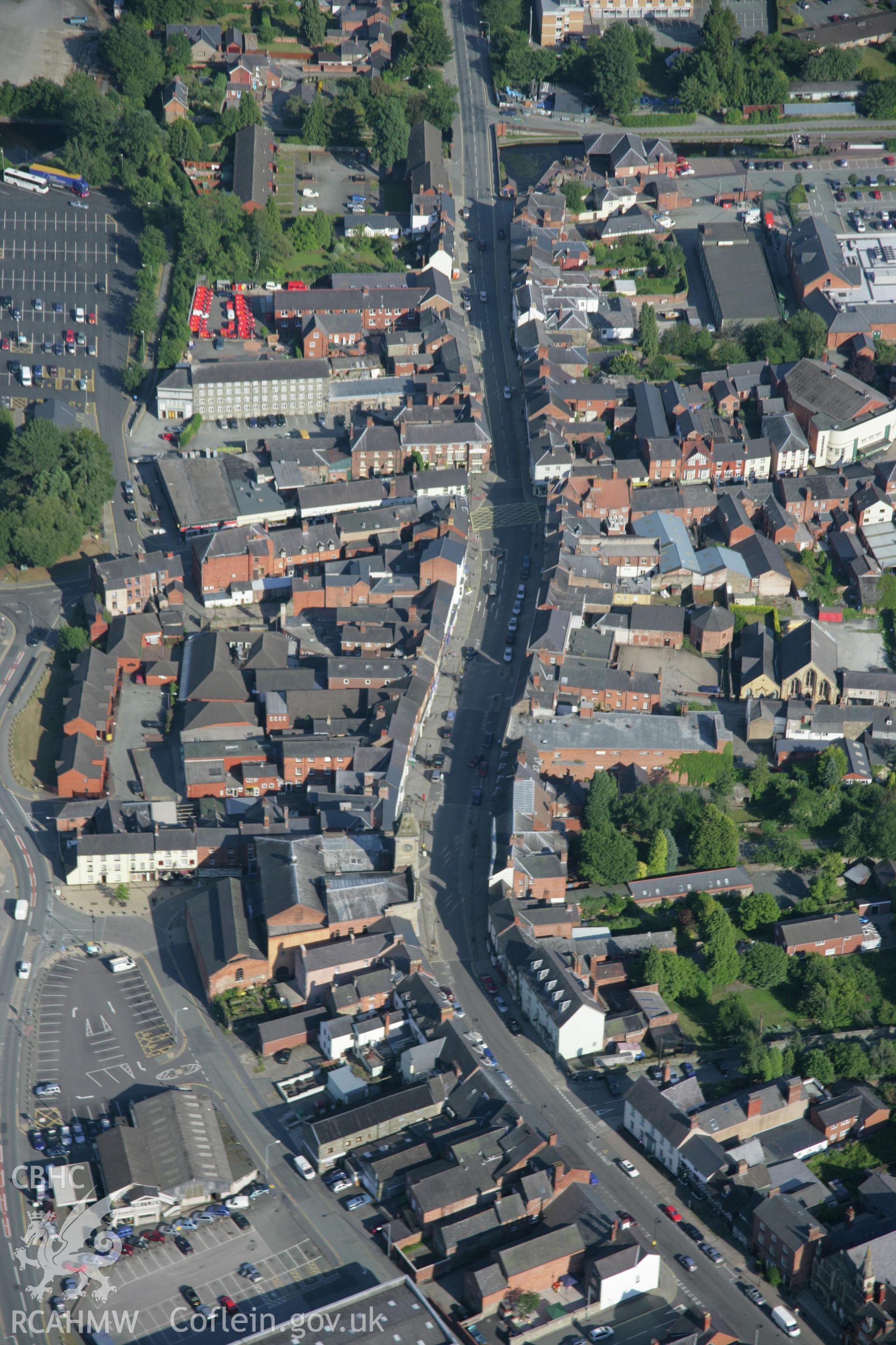 RCAHMW colour oblique aerial photograph of Welshpool. Taken on 17 July 2006 by Toby Driver.