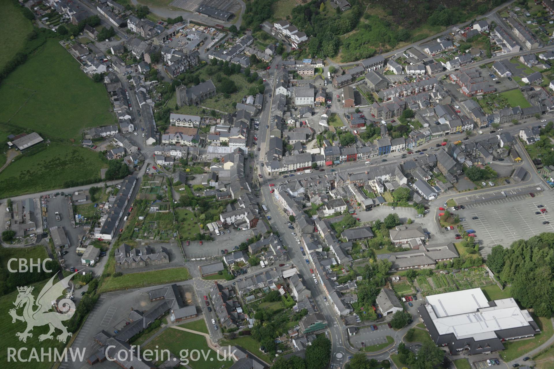 RCAHMW digital colour oblique photograph of Machynlleth from the south. Taken on 18/07/2005 by T.G. Driver.