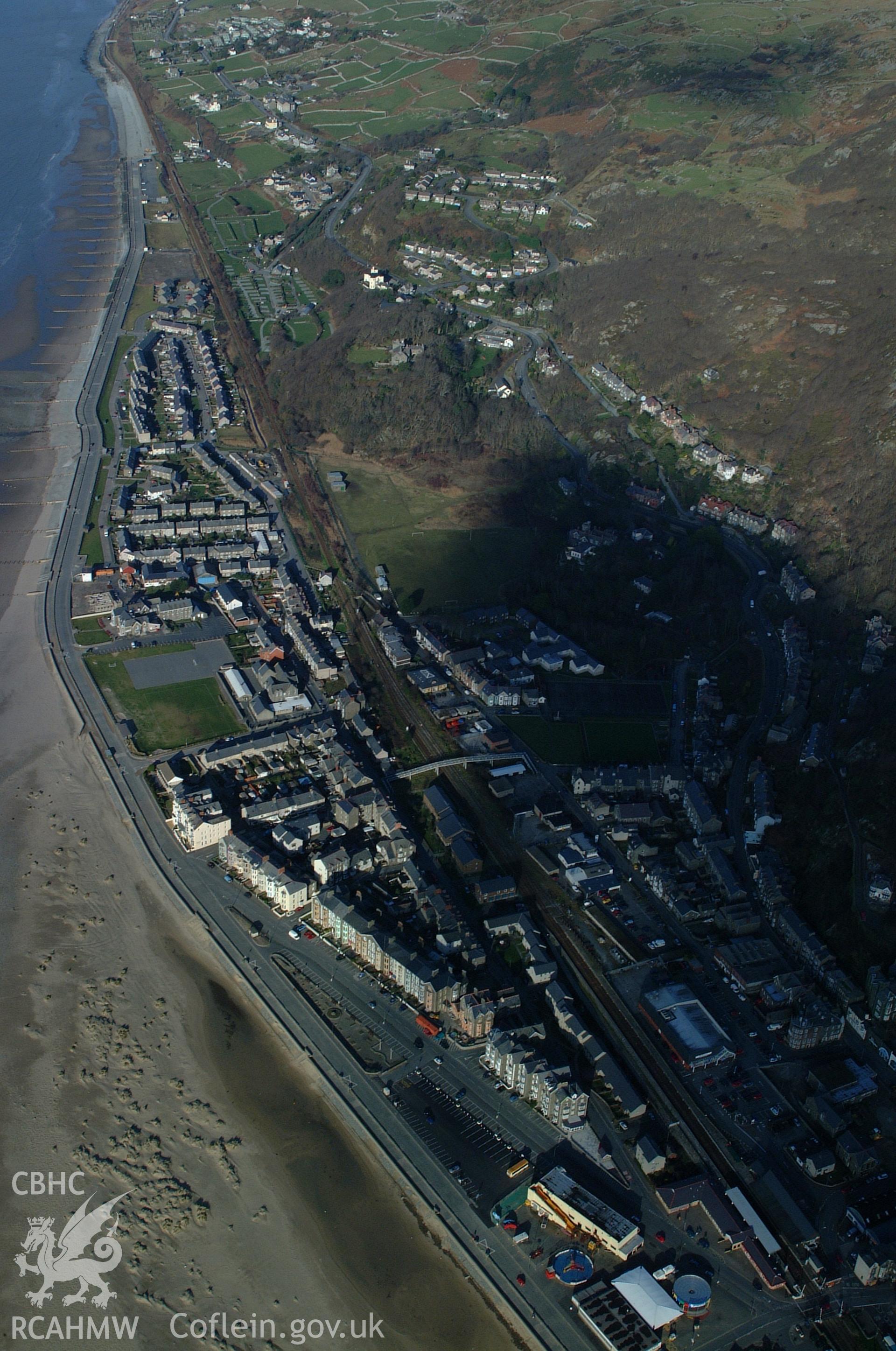 RCAHMW colour oblique aerial photograph of Barmouth taken on 24/01/2005 by Toby Driver