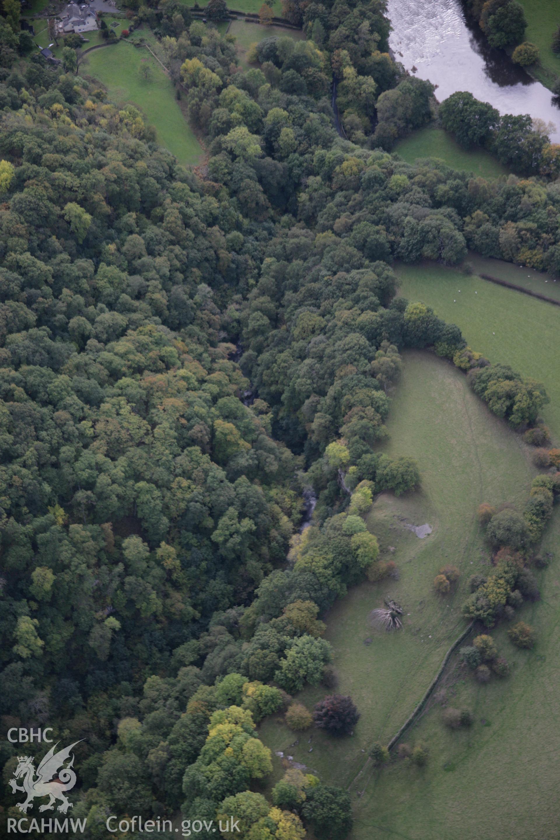 RCAHMW colour oblique aerial photograph of Aberedw Castle Mound viewed from the north-east. Taken on 13 October 2005 by Toby Driver