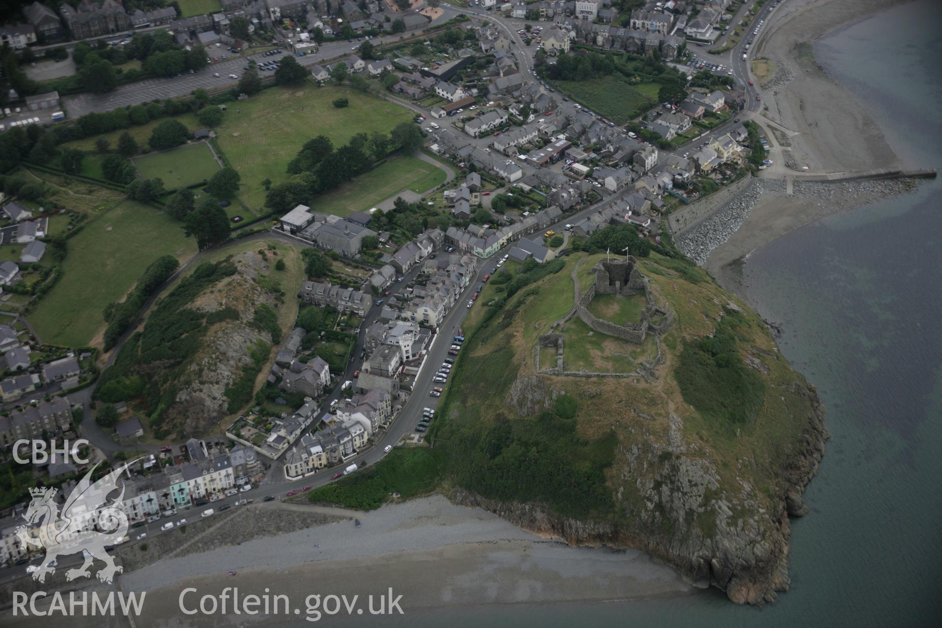 RCAHMW digital colour oblique photograph of Criccieth Castle and town viewed from the south-west. Taken on 27/07/2005 by T.G. Driver.