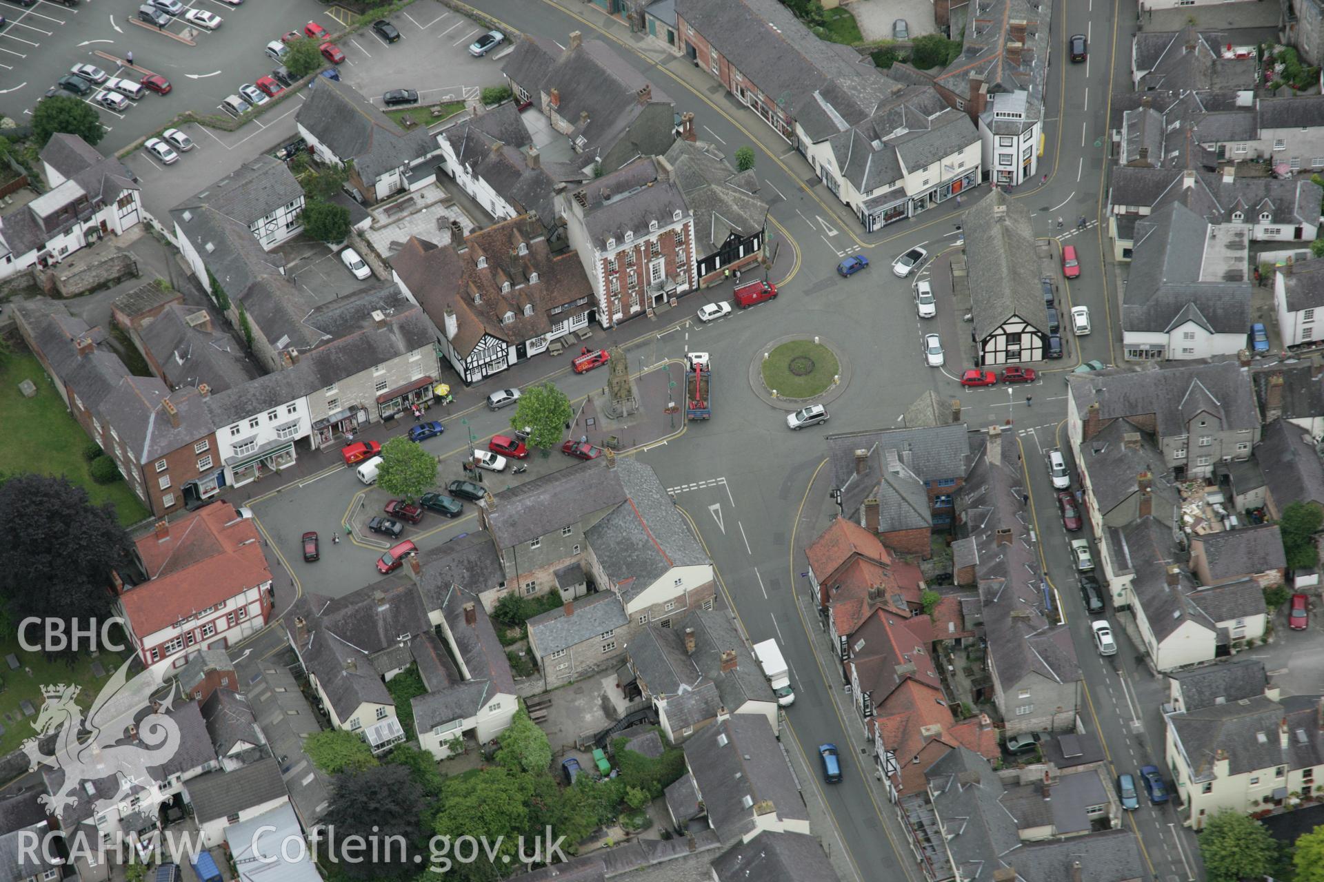 RCAHMW digital colour oblique photograph of Ruthin viewed from the east. Taken on 01/08/2005 by T.G. Driver.