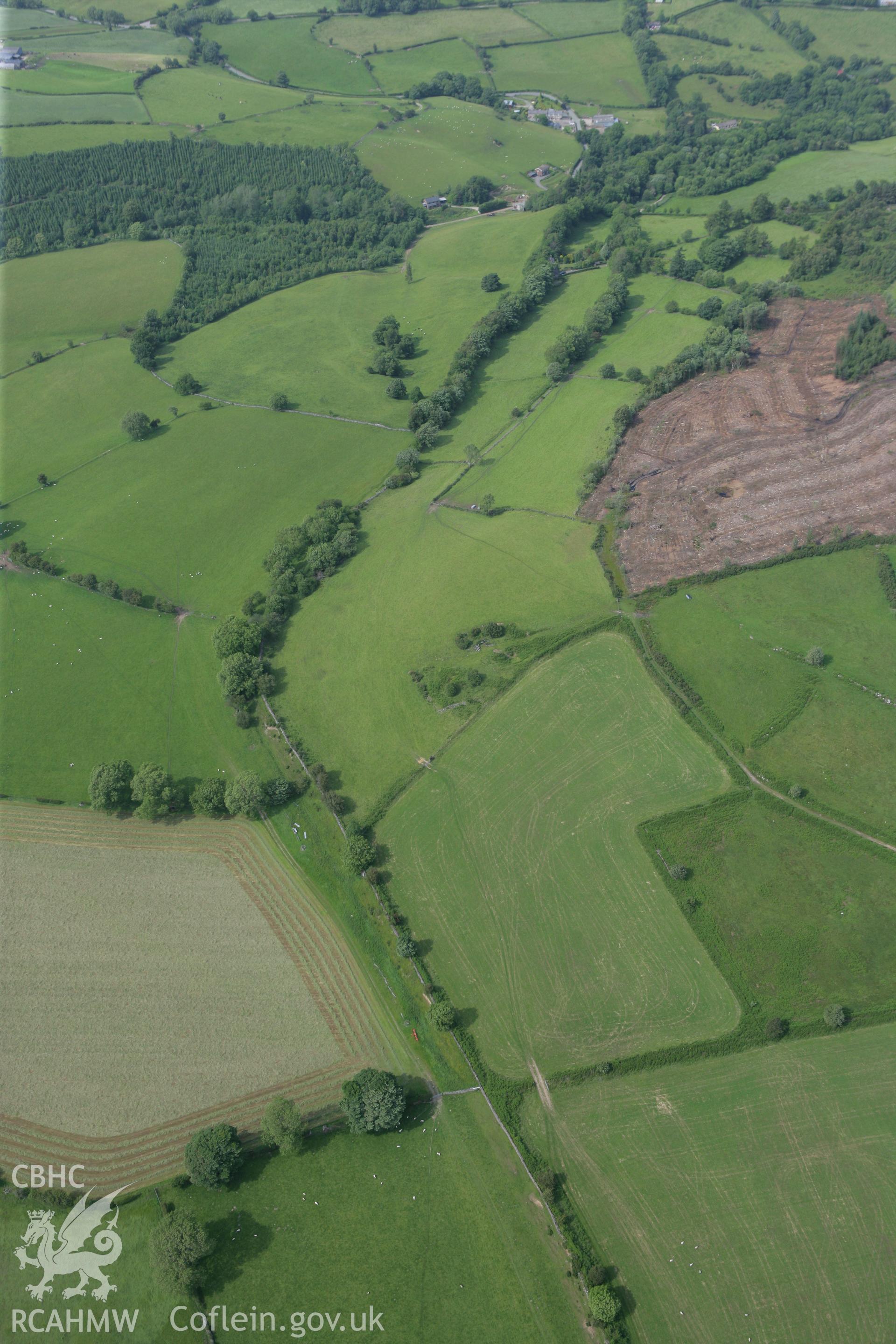 RCAHMW colour oblique photograph of Offa's Dyke, section from the footpath south of Pen-y-Bryn to Orseddwen. Taken by Toby Driver on 01/07/2008.