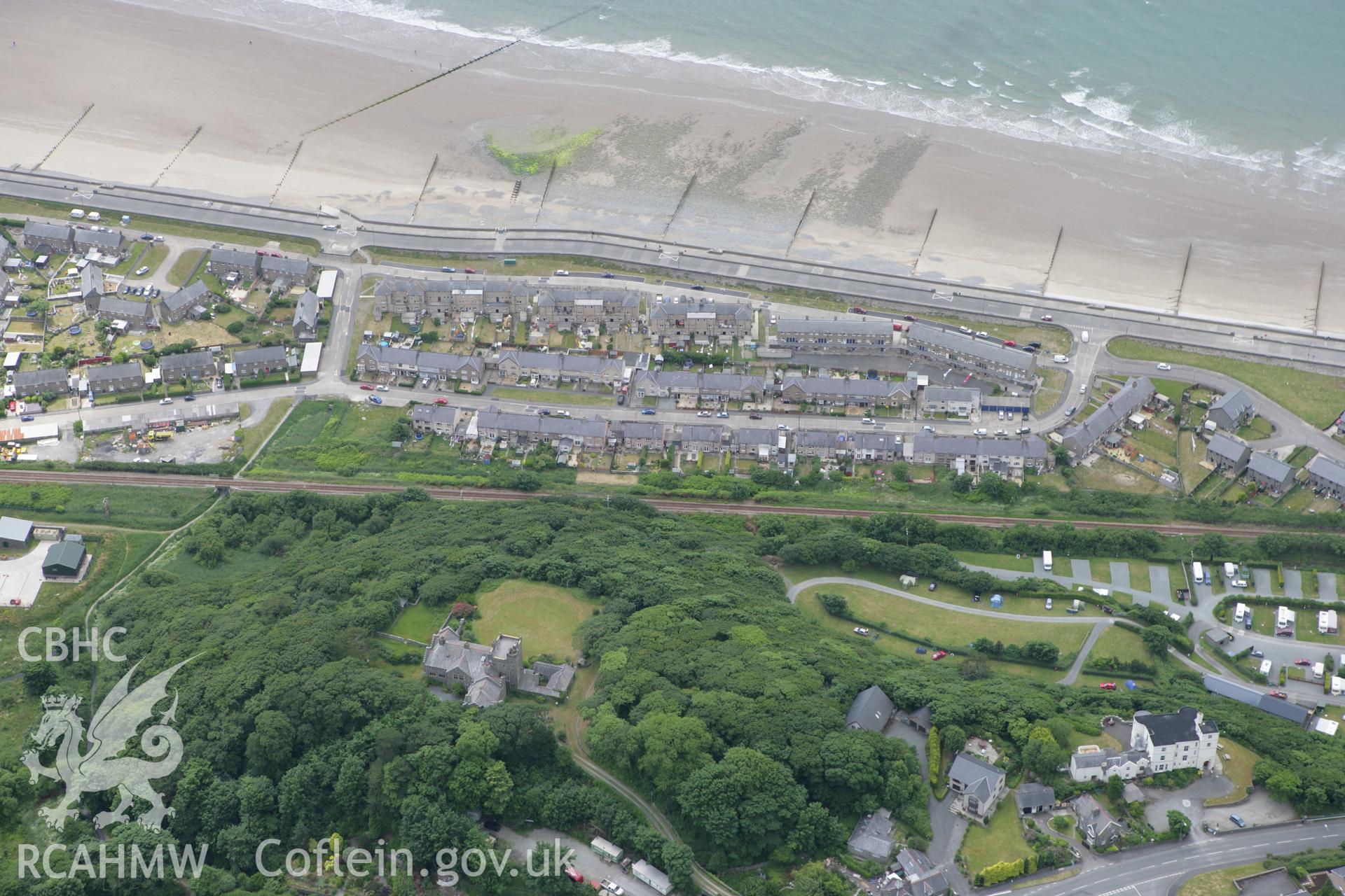 RCAHMW colour oblique photograph of Barmouth, from the east. Taken by Toby Driver on 13/06/2008.