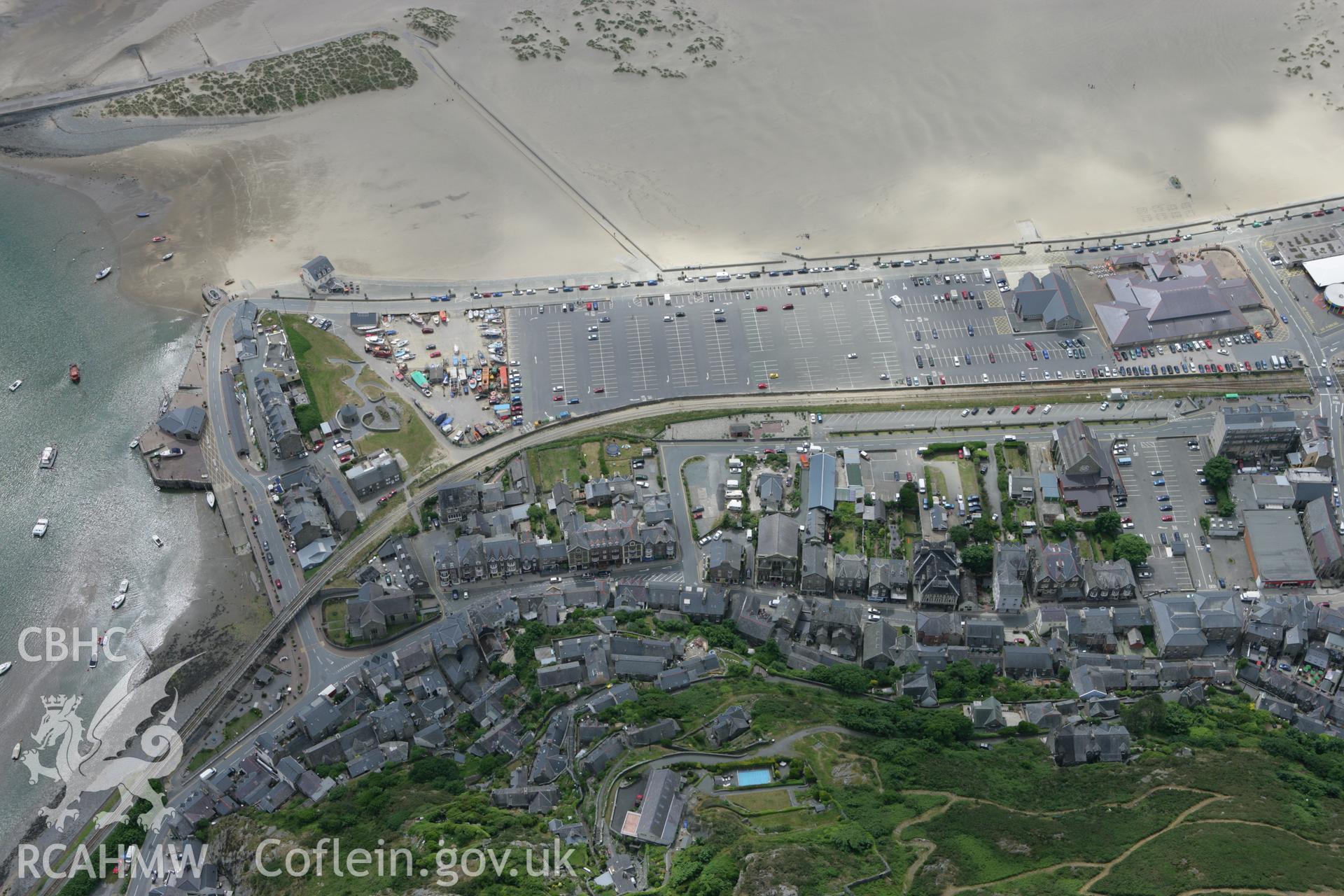 RCAHMW colour oblique photograph of Barmouth, from the north-east. Taken by Toby Driver on 13/06/2008.