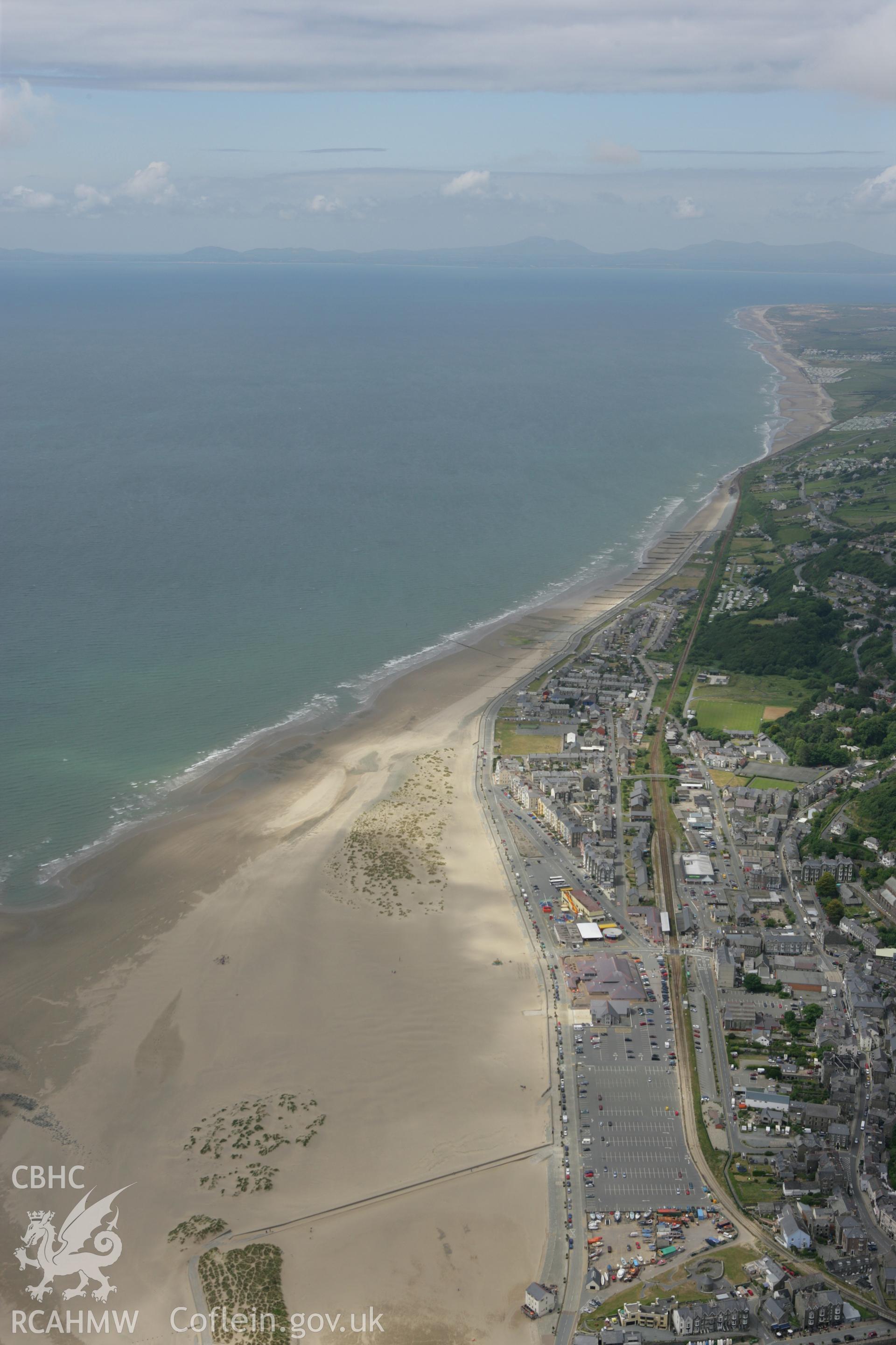 RCAHMW colour oblique photograph of Barmouth, view from the south-east. Taken by Toby Driver on 13/06/2008.