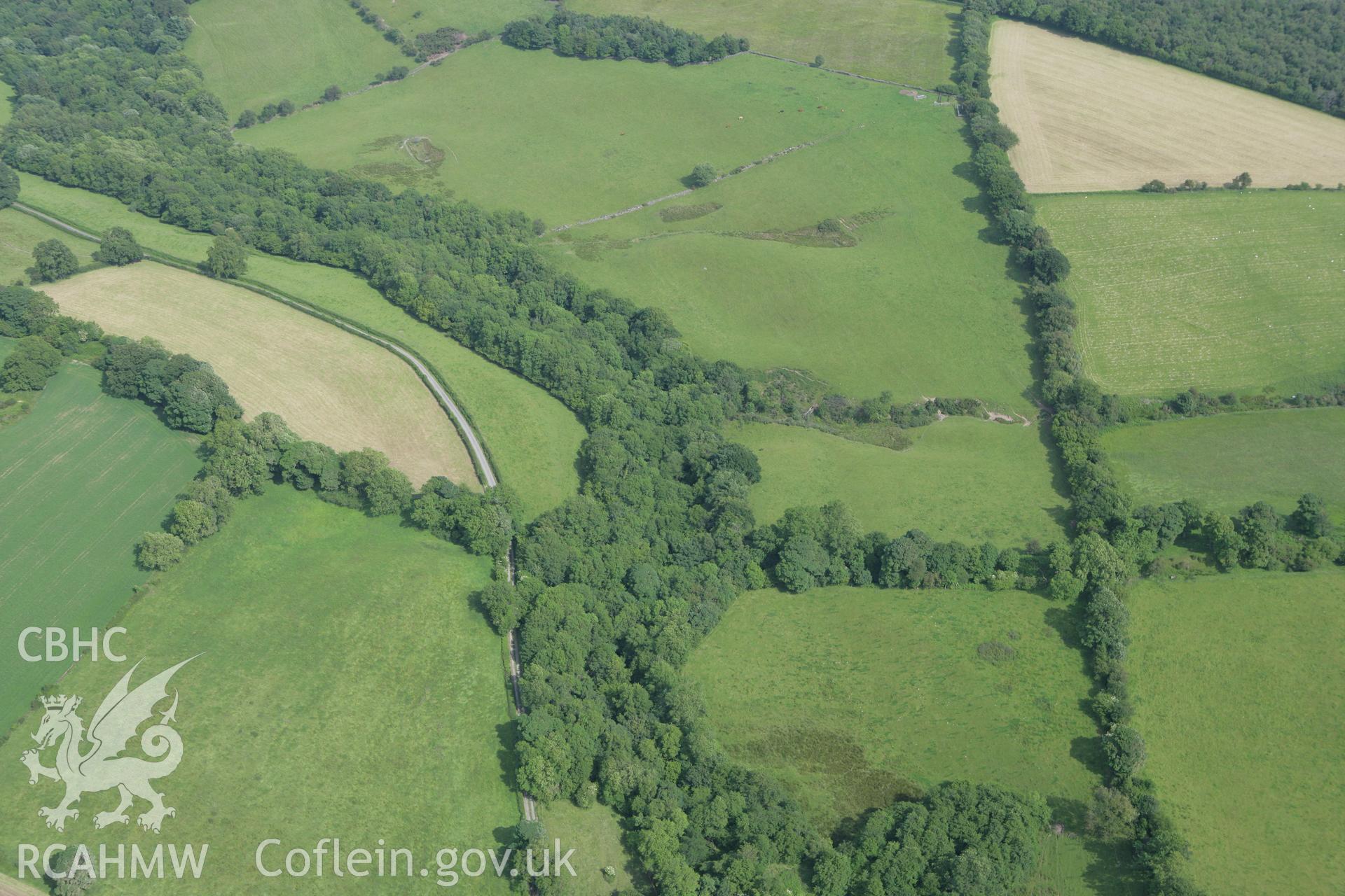 RCAHMW colour oblique photograph of Offa's Dyke, section from the footpath south of Pen-y-Bryn to Orseddwen. Taken by Toby Driver on 01/07/2008.