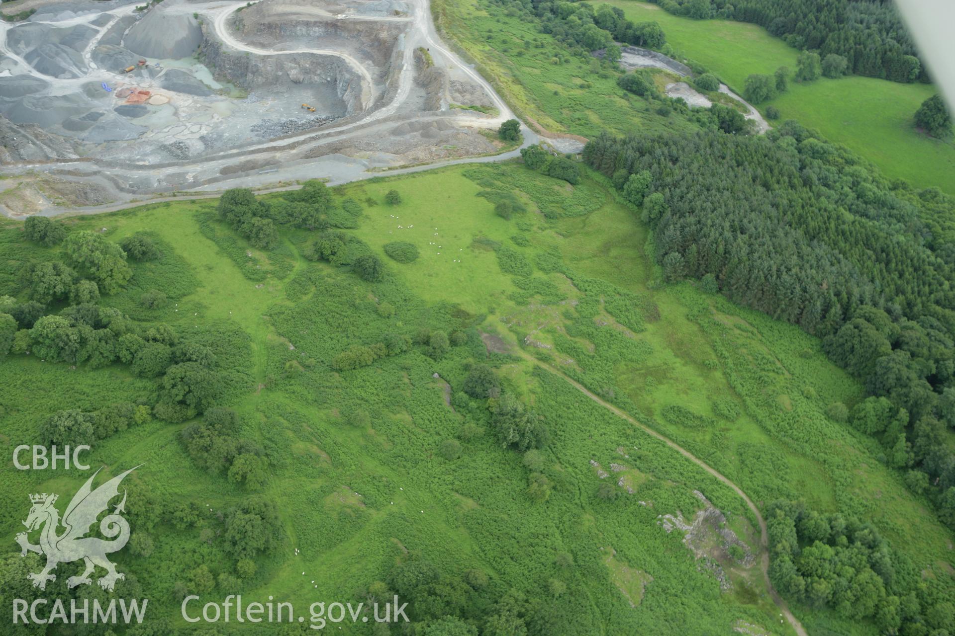 RCAHMW colour oblique aerial photograph of Llanwedd Stone Quarry and location of cairns, Builth Wells. Taken on 09 July 2007 by Toby Driver