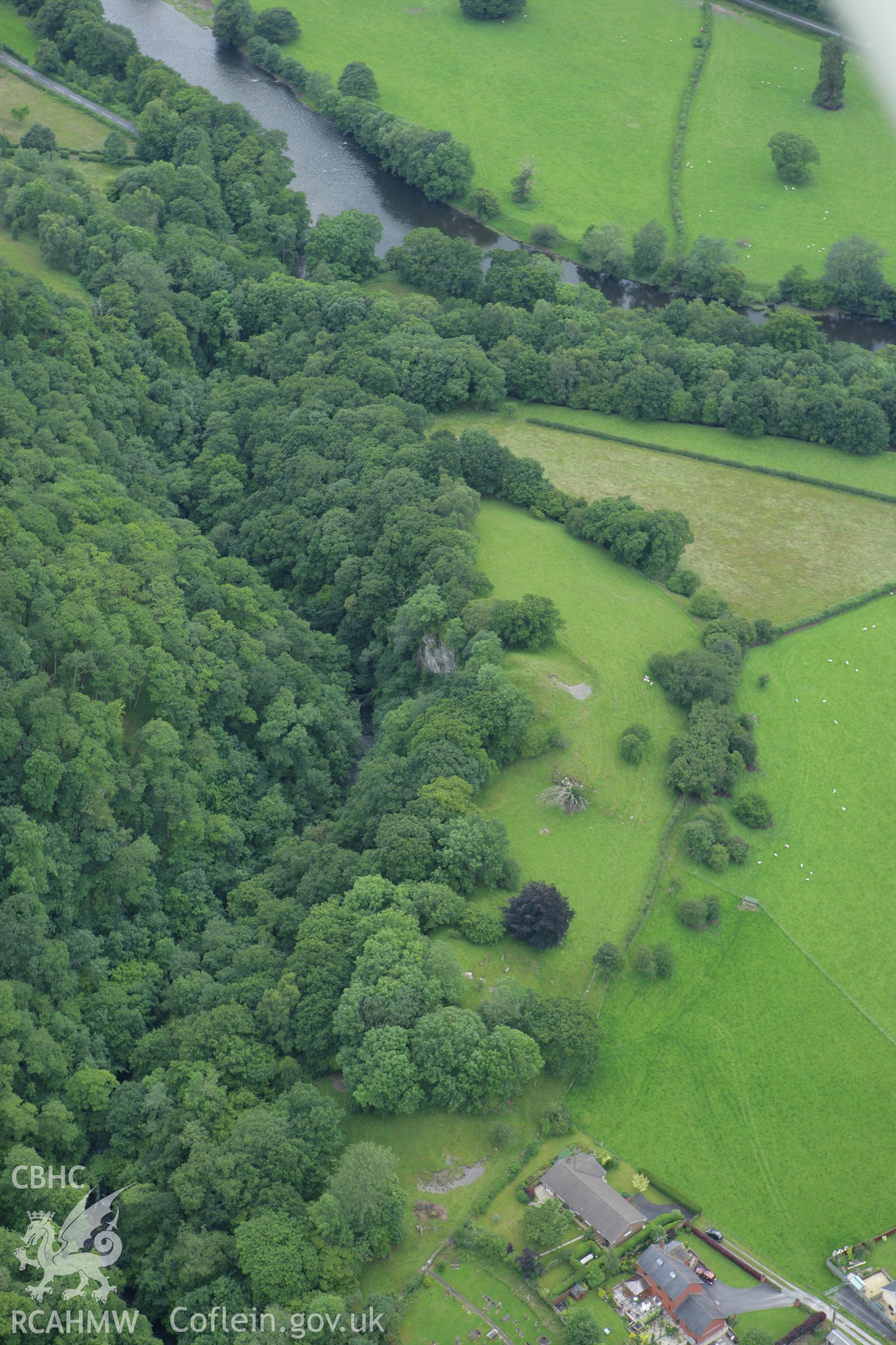 RCAHMW colour oblique aerial photograph of Aberedw Castle Mound. Taken on 09 July 2007 by Toby Driver