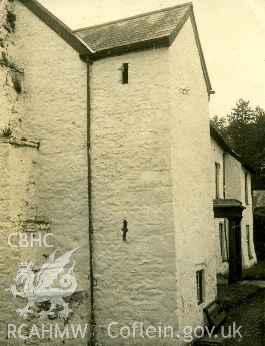 Digital image of Rhydarwen, Llanarthne, scanned from an original black and white photograph in the possesion of Richard E. Huws.