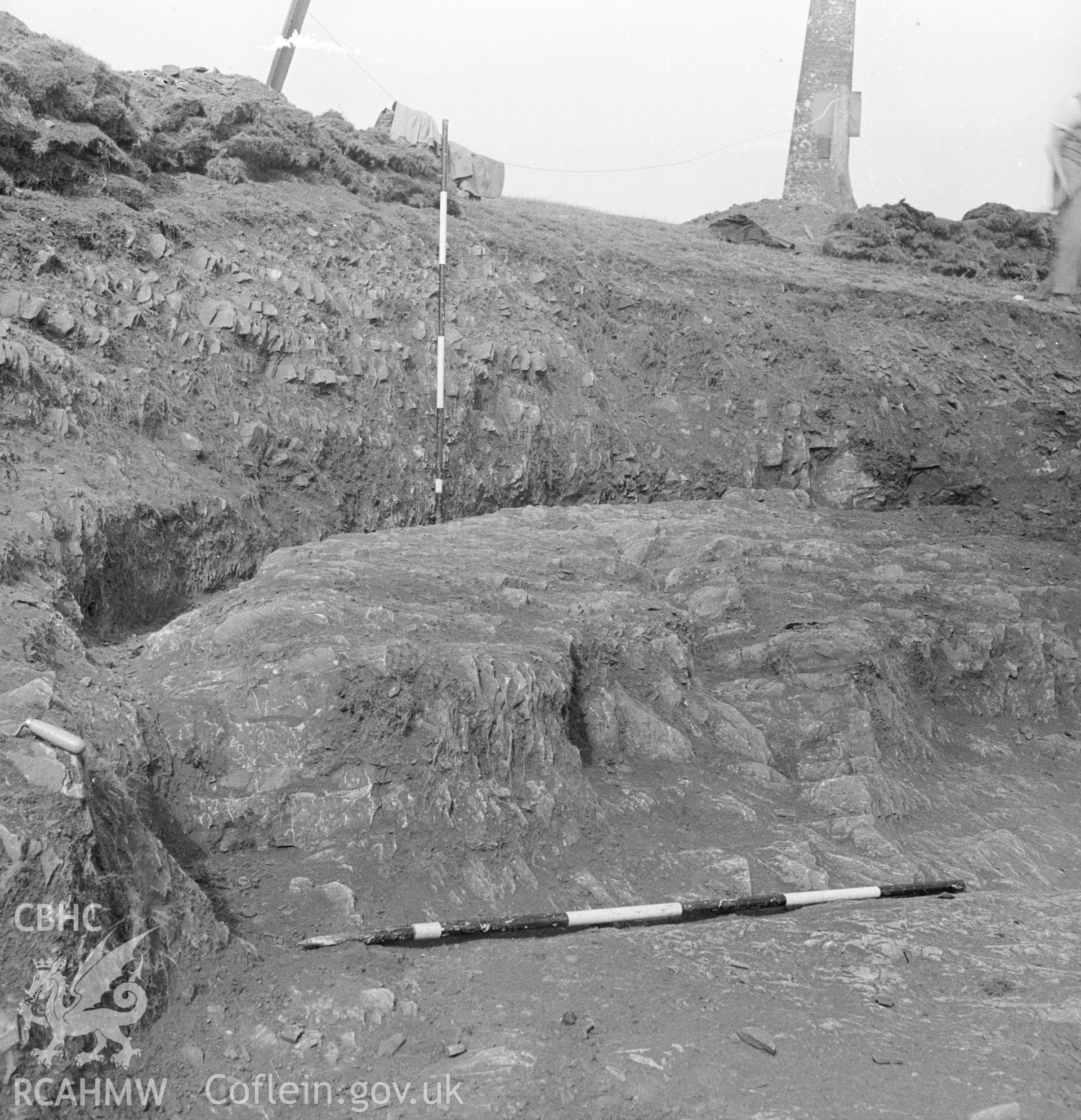 Excavation detail showing hut on east side of south fort