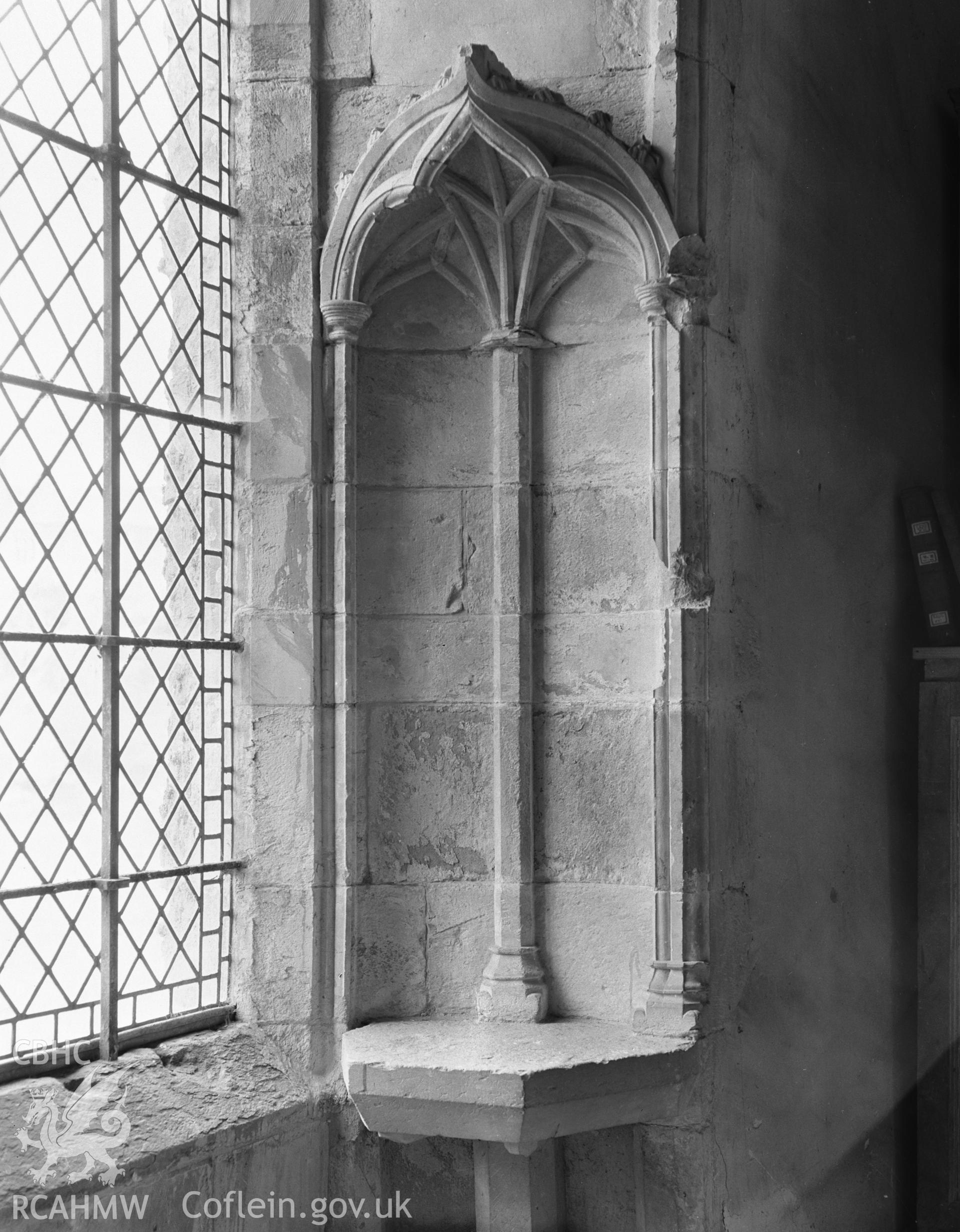 Interior view showing niche in the window reveal in the Chapter House.