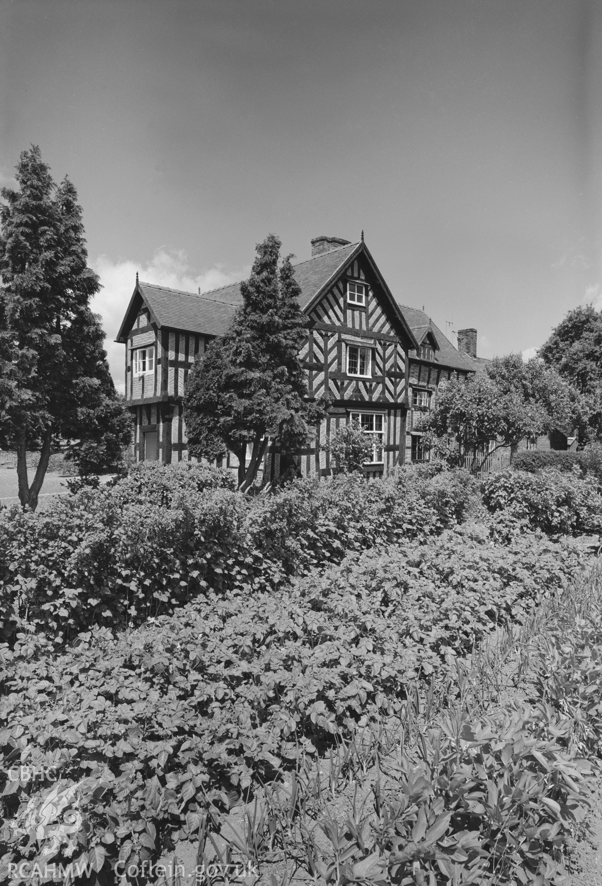 Exterior: general view