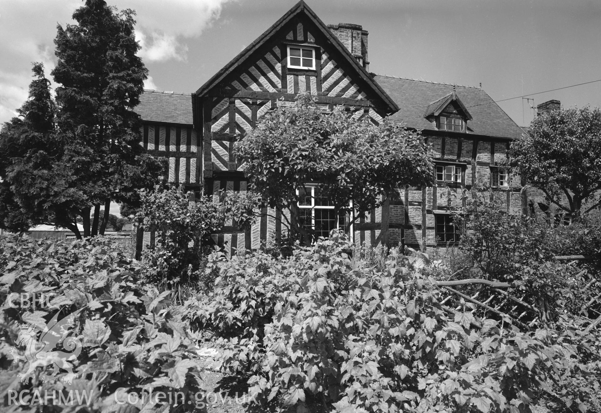 Exterior: general view
